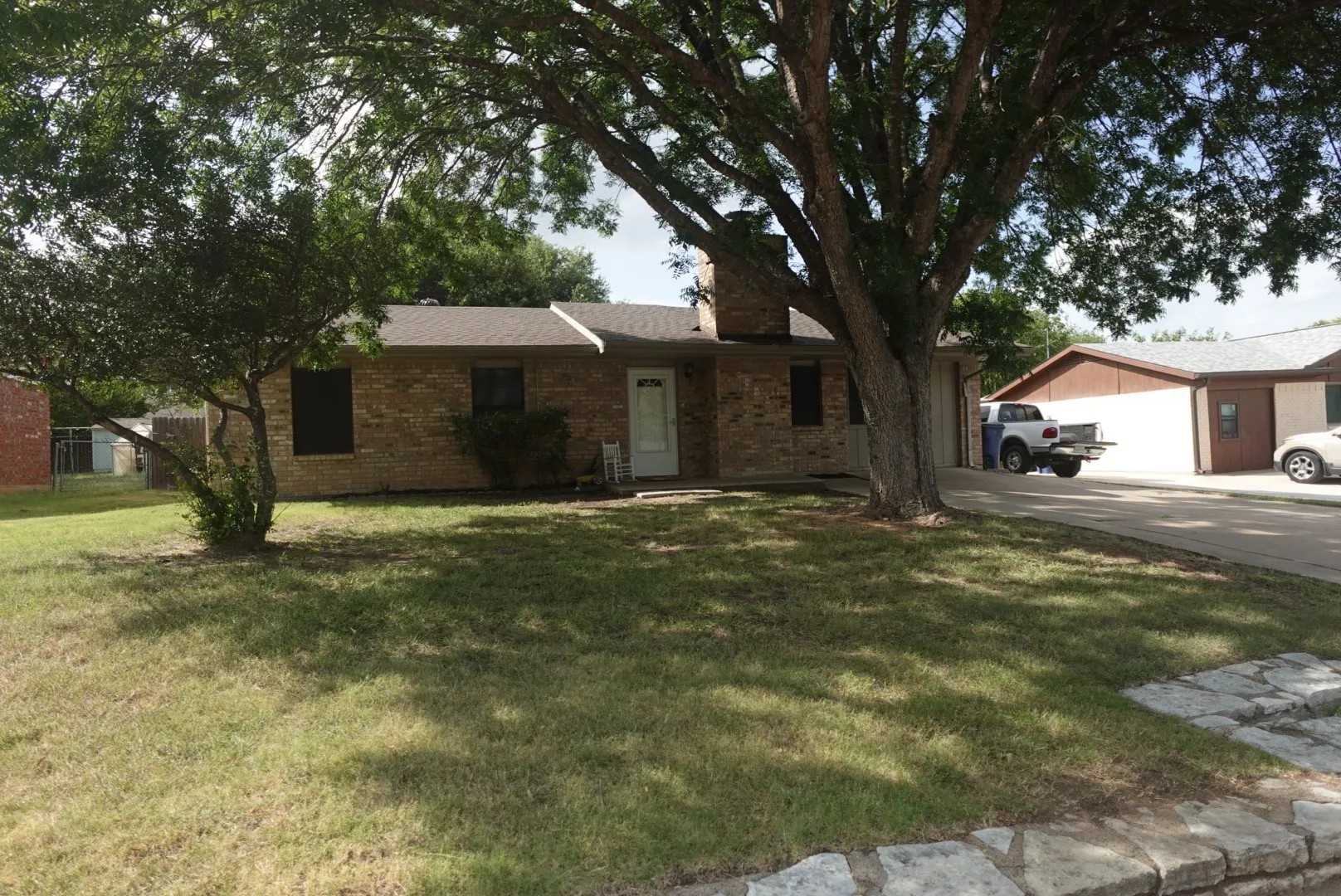 Single Family Residence For Sale in Hood County , 1414 W Torrey Street, Granbury, Texas 76048, 3 Bedroom, 2 Bathroom, Garage spaces, 1,296 Sqft, built in 1983, mls#21331022, Real Estate Agent in Granbury, Homes For Sale in Hood county, Homes For Sale in Granbury, Realtor in Granbury Texas, Real Estate Brokerage Independent Realty Texas, Luminita Cordes Realtor