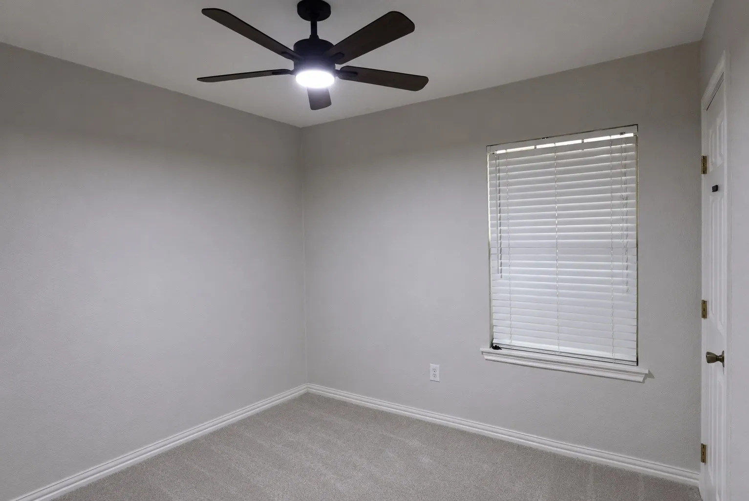 Single Family Residence For Sale in Hood County , 1414 W Torrey Street, Granbury, Texas 76048, 3 Bedroom, 2 Bathroom, Garage spaces, 1,296 Sqft, built in 1983, mls#21331022, Real Estate Agent in Granbury, Homes For Sale in Hood county, Homes For Sale in Granbury, Realtor in Granbury Texas, Real Estate Brokerage Independent Realty Texas, Luminita Cordes Realtor