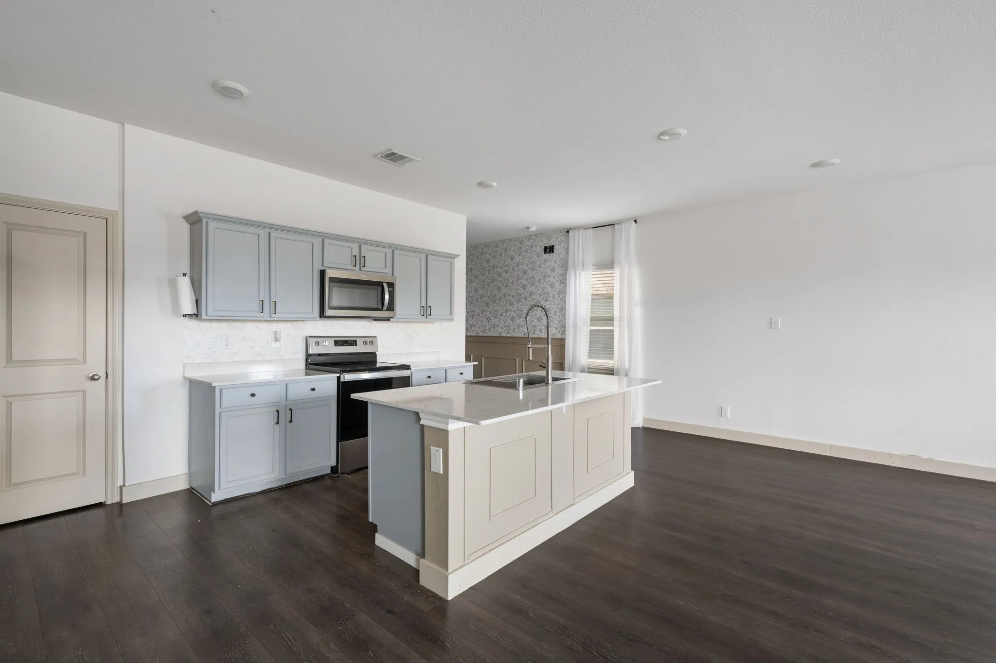Single Family Residence For Sale in Kaufman County , 1294 Delmita Drive, Forney, Texas 75126, 4 Bedroom, 3 Bathroom, 2 Garage spaces, 2,254 Sqft, built in 2021, mls#21323870, Real Estate Agent in Forney, Homes For Sale in Kaufman county, Homes For Sale in Forney, Realtor in Forney Texas, Real Estate Brokerage Independent Realty Texas, Luminita Cordes Realtor