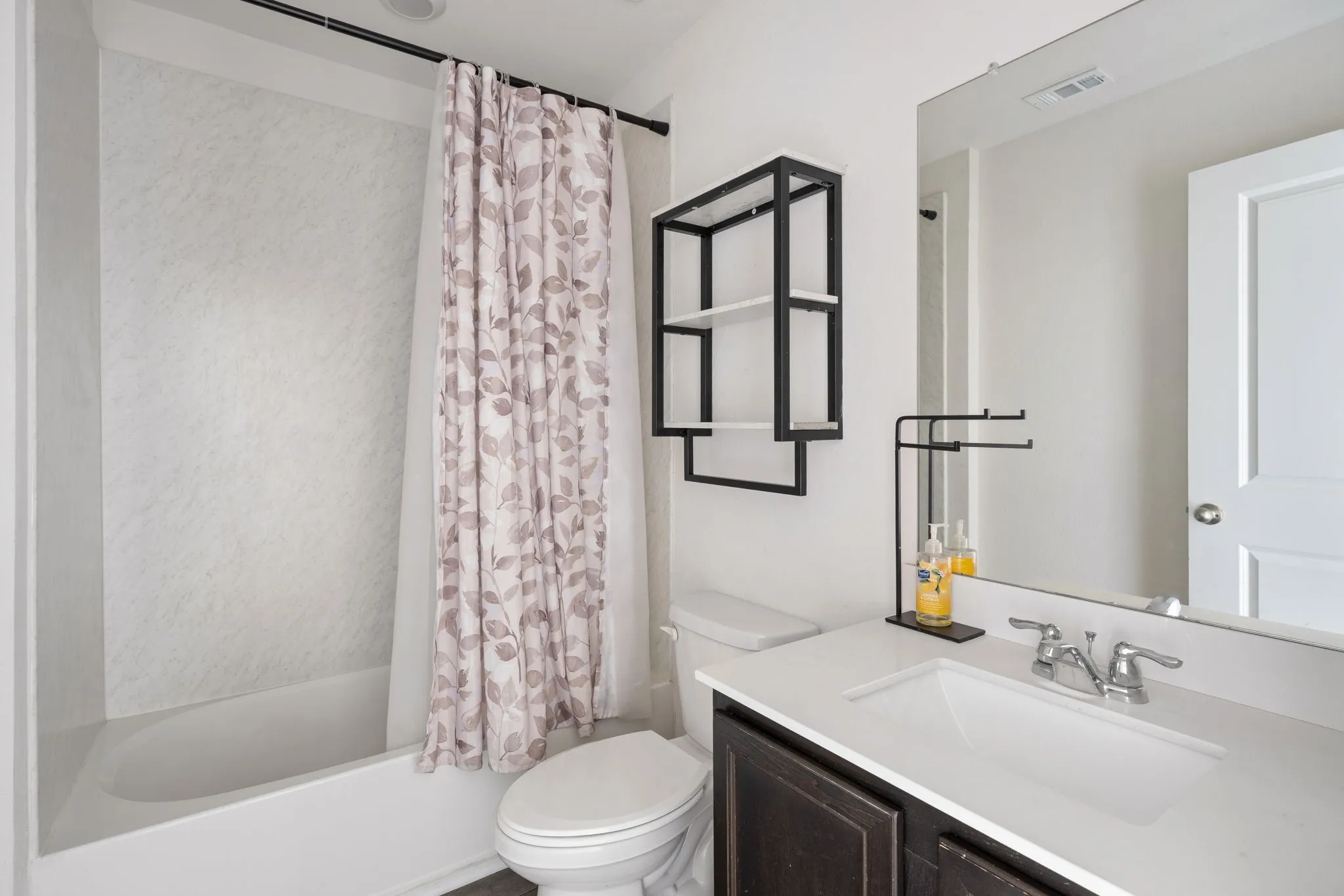 Single Family Residence For Sale in Kaufman County , 1294 Delmita Drive, Forney, Texas 75126, 4 Bedroom, 3 Bathroom, 2 Garage spaces, 2,254 Sqft, built in 2021, mls#21323870, Real Estate Agent in Forney, Homes For Sale in Kaufman county, Homes For Sale in Forney, Realtor in Forney Texas, Real Estate Brokerage Independent Realty Texas, Luminita Cordes Realtor