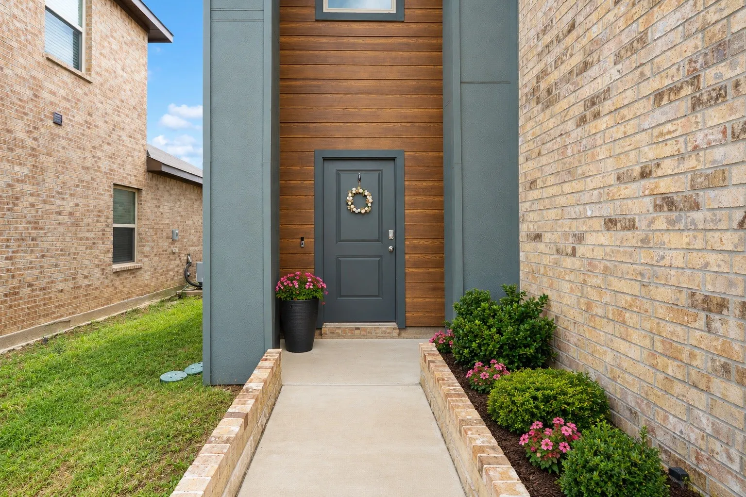 Single Family Residence For Sale in Kaufman County , 1294 Delmita Drive, Forney, Texas 75126, 4 Bedroom, 3 Bathroom, 2 Garage spaces, 2,254 Sqft, built in 2021, mls#21323870, Real Estate Agent in Forney, Homes For Sale in Kaufman county, Homes For Sale in Forney, Realtor in Forney Texas, Real Estate Brokerage Independent Realty Texas, Luminita Cordes Realtor