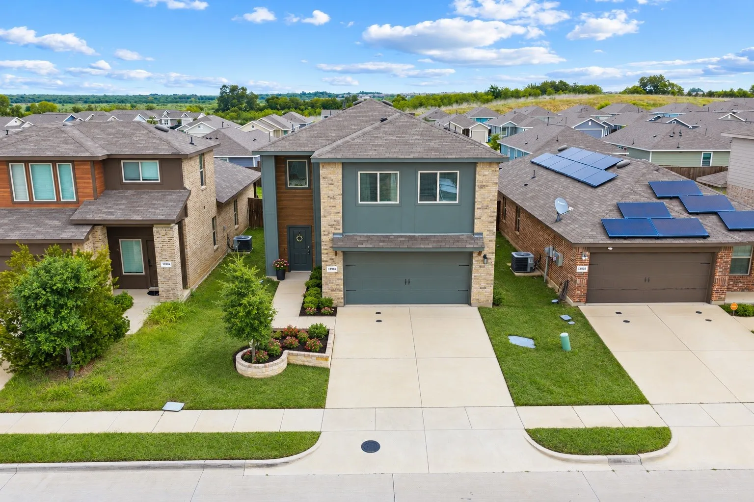 Single Family Residence For Sale in Kaufman County , 1294 Delmita Drive, Forney, Texas 75126, 4 Bedroom, 3 Bathroom, 2 Garage spaces, 2,254 Sqft, built in 2021, mls#21323870, Real Estate Agent in Forney, Homes For Sale in Kaufman county, Homes For Sale in Forney, Realtor in Forney Texas, Real Estate Brokerage Independent Realty Texas, Luminita Cordes Realtor