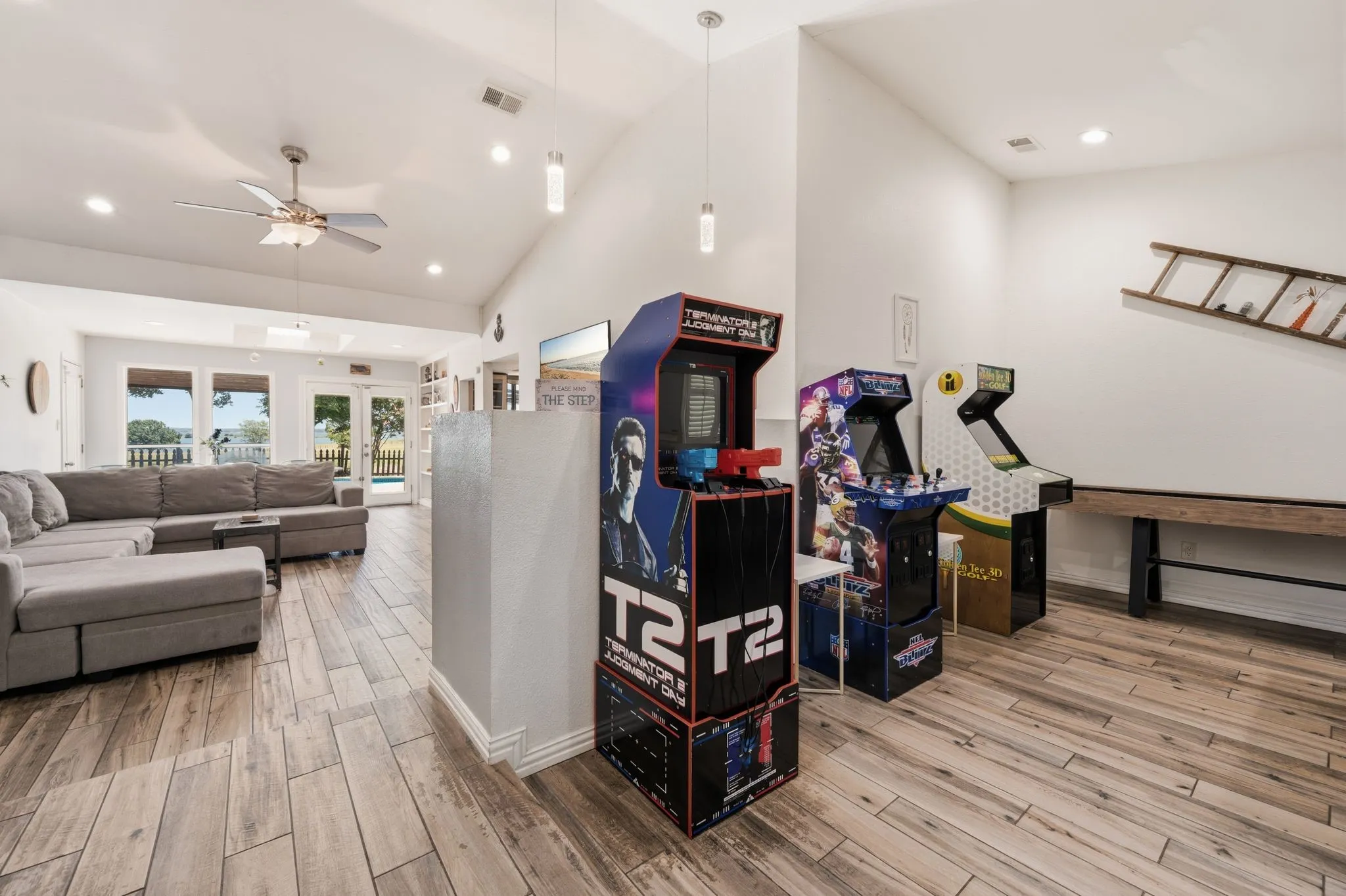 Single Family Residence For Sale in Dallas County , 5402 Peninsula Way, Garland, Texas 75043, 3 Bedroom, 2 Bathroom, 2 Garage spaces, 1,785 Sqft, built in 1983, mls#21330332, Real Estate Agent in Garland, Homes For Sale in Dallas county, Homes For Sale in Garland, Realtor in Garland Texas, Real Estate Brokerage Independent Realty Texas, Luminita Cordes Realtor