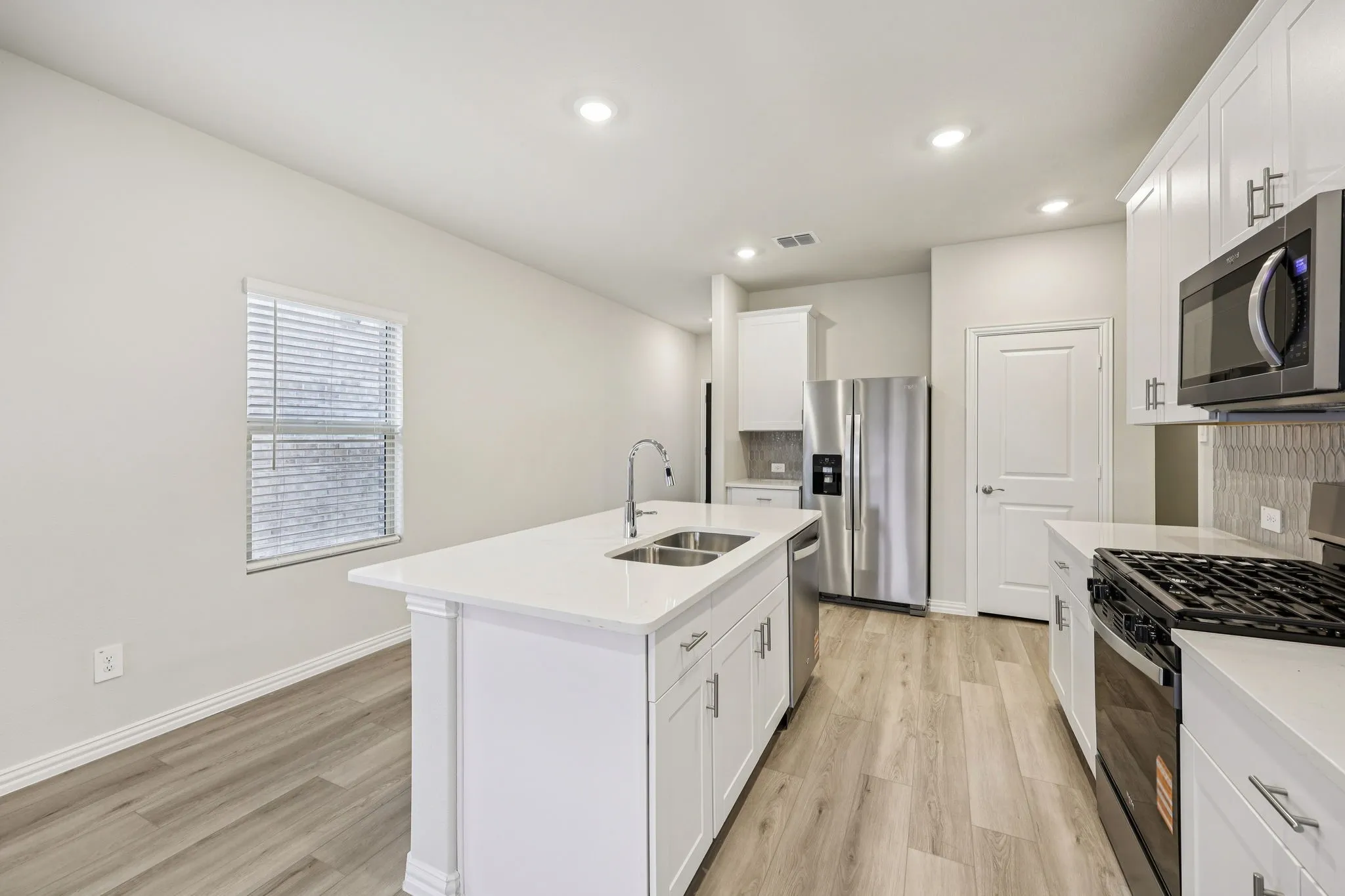  Photo is not of the actual home, but is an inspirational photo of builder’s model home and may depict options, furnishings, and/or decorator features that are not included.
