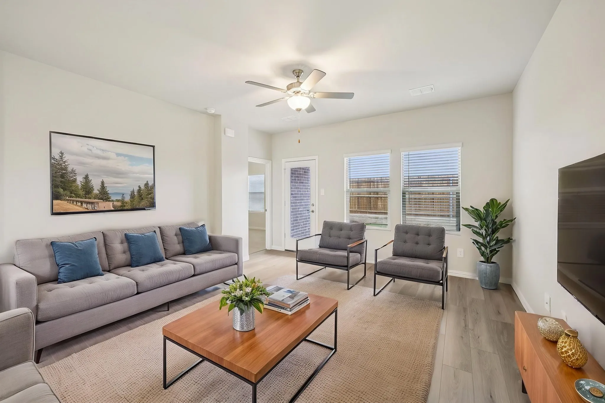  Photo is not of the actual home, but is an inspirational photo of builder’s model home and may depict options, furnishings, and/or decorator features that are not included.
