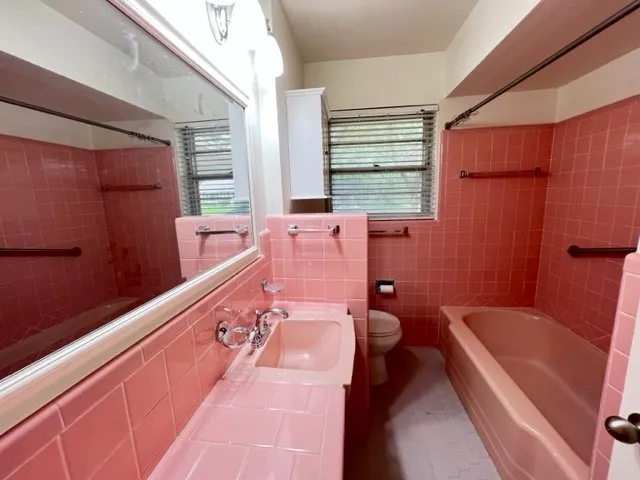 Single Family Residence For Rent in Dallas County , 7215 Clemson Drive, Dallas, Texas 75214, 3 Bedroom, 2 Bathroom, 1 Garage spaces, 1,599 Sqft, built in 1956, mls#21330884, Real Estate Agent in Dallas, Homes For Rent in Dallas county, Homes For Rent in Dallas, Realtor in Dallas Texas, Real Estate Brokerage Independent Realty Texas, Luminita Cordes Realtor