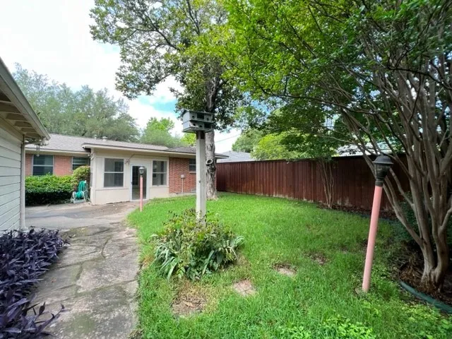 Single Family Residence For Rent in Dallas County , 7215 Clemson Drive, Dallas, Texas 75214, 3 Bedroom, 2 Bathroom, 1 Garage spaces, 1,599 Sqft, built in 1956, mls#21330884, Real Estate Agent in Dallas, Homes For Rent in Dallas county, Homes For Rent in Dallas, Realtor in Dallas Texas, Real Estate Brokerage Independent Realty Texas, Luminita Cordes Realtor
