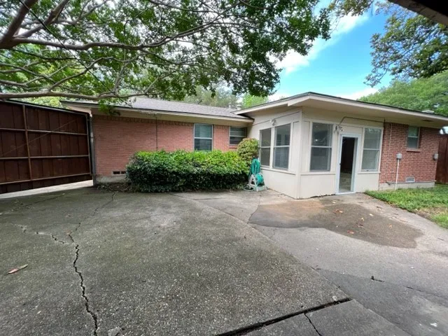 Single Family Residence For Rent in Dallas County , 7215 Clemson Drive, Dallas, Texas 75214, 3 Bedroom, 2 Bathroom, 1 Garage spaces, 1,599 Sqft, built in 1956, mls#21330884, Real Estate Agent in Dallas, Homes For Rent in Dallas county, Homes For Rent in Dallas, Realtor in Dallas Texas, Real Estate Brokerage Independent Realty Texas, Luminita Cordes Realtor