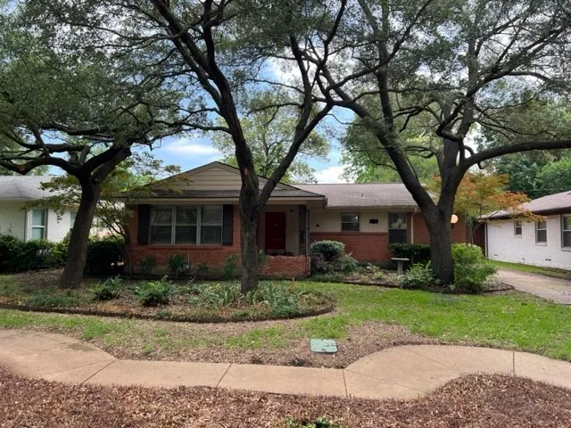 Single Family Residence For Rent in Dallas County , 7215 Clemson Drive, Dallas, Texas 75214, 3 Bedroom, 2 Bathroom, 1 Garage spaces, 1,599 Sqft, built in 1956, mls#21330884, Real Estate Agent in Dallas, Homes For Rent in Dallas county, Homes For Rent in Dallas, Realtor in Dallas Texas, Real Estate Brokerage Independent Realty Texas, Luminita Cordes Realtor