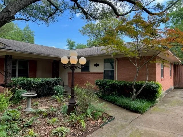 Single Family Residence For Rent in Dallas County , 7215 Clemson Drive, Dallas, Texas 75214, 3 Bedroom, 2 Bathroom, 1 Garage spaces, 1,599 Sqft, built in 1956, mls#21330884, Real Estate Agent in Dallas, Homes For Rent in Dallas county, Homes For Rent in Dallas, Realtor in Dallas Texas, Real Estate Brokerage Independent Realty Texas, Luminita Cordes Realtor