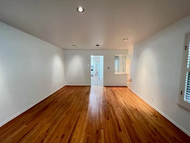 Single Family Residence For Rent in Dallas County , 7215 Clemson Drive, Dallas, Texas 75214, 3 Bedroom, 2 Bathroom, 1 Garage spaces, 1,599 Sqft, built in 1956, mls#21330884, Real Estate Agent in Dallas, Homes For Rent in Dallas county, Homes For Rent in Dallas, Realtor in Dallas Texas, Real Estate Brokerage Independent Realty Texas, Luminita Cordes Realtor