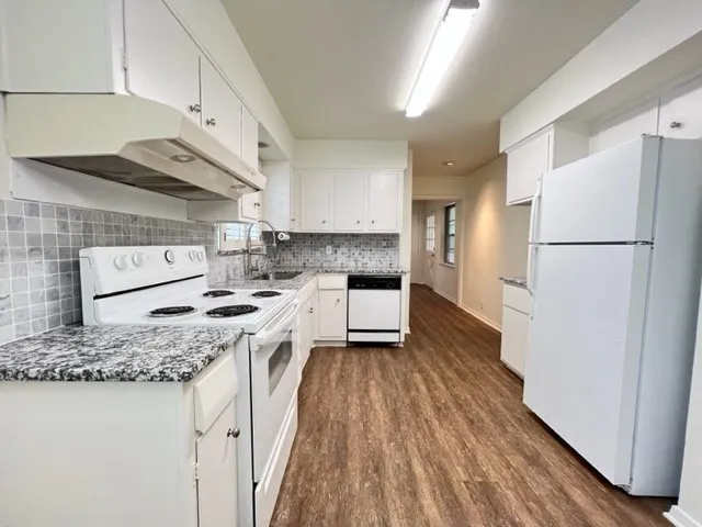 Single Family Residence For Rent in Dallas County , 7215 Clemson Drive, Dallas, Texas 75214, 3 Bedroom, 2 Bathroom, 1 Garage spaces, 1,599 Sqft, built in 1956, mls#21330884, Real Estate Agent in Dallas, Homes For Rent in Dallas county, Homes For Rent in Dallas, Realtor in Dallas Texas, Real Estate Brokerage Independent Realty Texas, Luminita Cordes Realtor