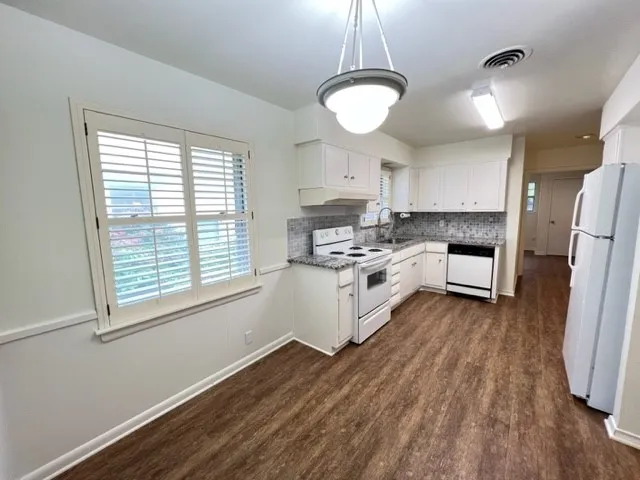 Single Family Residence For Rent in Dallas County , 7215 Clemson Drive, Dallas, Texas 75214, 3 Bedroom, 2 Bathroom, 1 Garage spaces, 1,599 Sqft, built in 1956, mls#21330884, Real Estate Agent in Dallas, Homes For Rent in Dallas county, Homes For Rent in Dallas, Realtor in Dallas Texas, Real Estate Brokerage Independent Realty Texas, Luminita Cordes Realtor