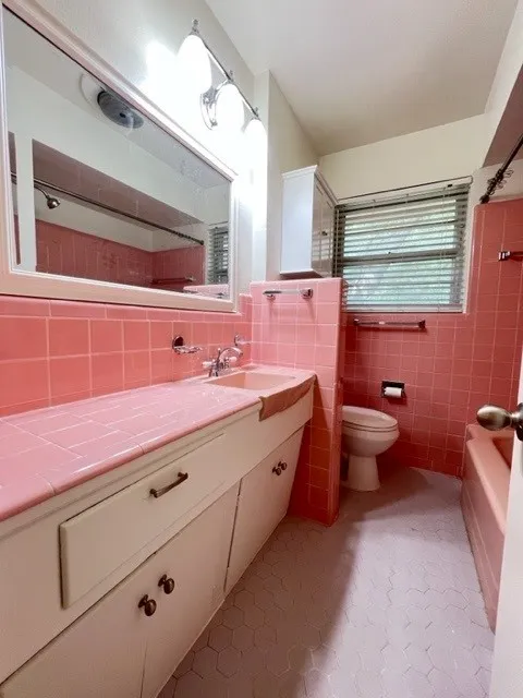Single Family Residence For Rent in Dallas County , 7215 Clemson Drive, Dallas, Texas 75214, 3 Bedroom, 2 Bathroom, 1 Garage spaces, 1,599 Sqft, built in 1956, mls#21330884, Real Estate Agent in Dallas, Homes For Rent in Dallas county, Homes For Rent in Dallas, Realtor in Dallas Texas, Real Estate Brokerage Independent Realty Texas, Luminita Cordes Realtor
