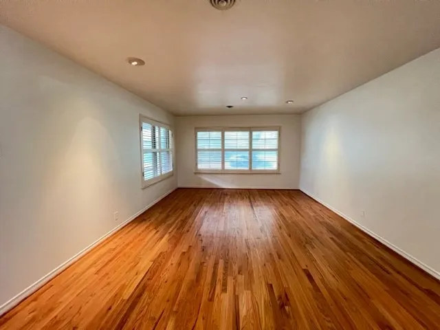 Single Family Residence For Rent in Dallas County , 7215 Clemson Drive, Dallas, Texas 75214, 3 Bedroom, 2 Bathroom, 1 Garage spaces, 1,599 Sqft, built in 1956, mls#21330884, Real Estate Agent in Dallas, Homes For Rent in Dallas county, Homes For Rent in Dallas, Realtor in Dallas Texas, Real Estate Brokerage Independent Realty Texas, Luminita Cordes Realtor