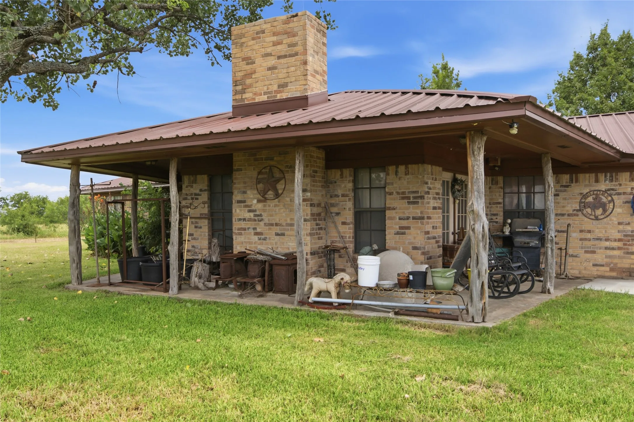 Single Family Residence For Sale in Limestone County , 1594 Lcr 312, Mart, Texas 76664, 5 Bedroom, 3 Bathroom, Garage spaces, 3,200 Sqft, built in 1984, mls#21330761, Real Estate Agent in Mart, Homes For Sale in Limestone county, Homes For Sale in Mart, Realtor in Mart Texas, Real Estate Brokerage Independent Realty Texas, Luminita Cordes Realtor