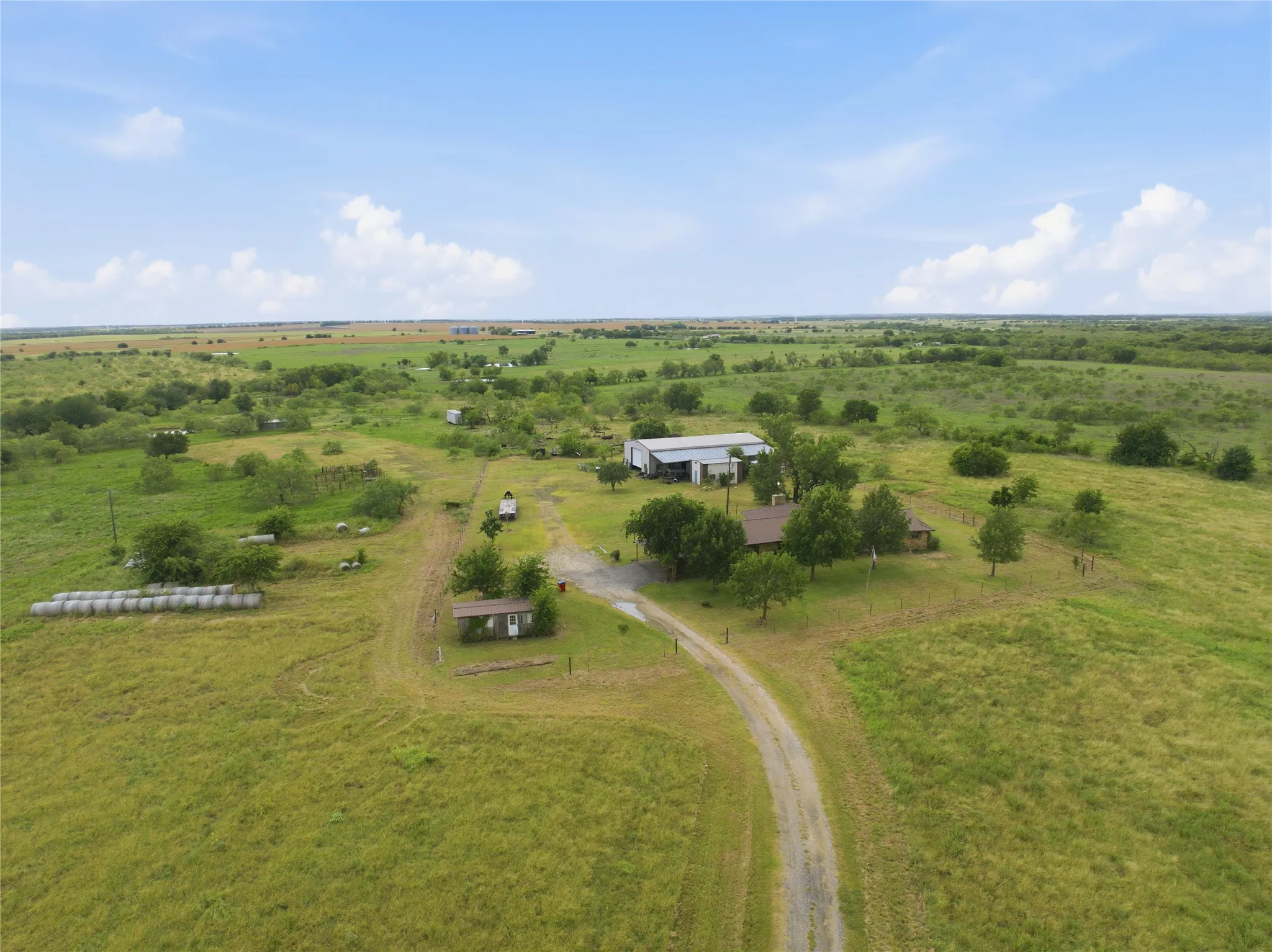 Single Family Residence For Sale in Limestone County , 1594 Lcr 312, Mart, Texas 76664, 5 Bedroom, 3 Bathroom, Garage spaces, 3,200 Sqft, built in 1984, mls#21330761, Real Estate Agent in Mart, Homes For Sale in Limestone county, Homes For Sale in Mart, Realtor in Mart Texas, Real Estate Brokerage Independent Realty Texas, Luminita Cordes Realtor