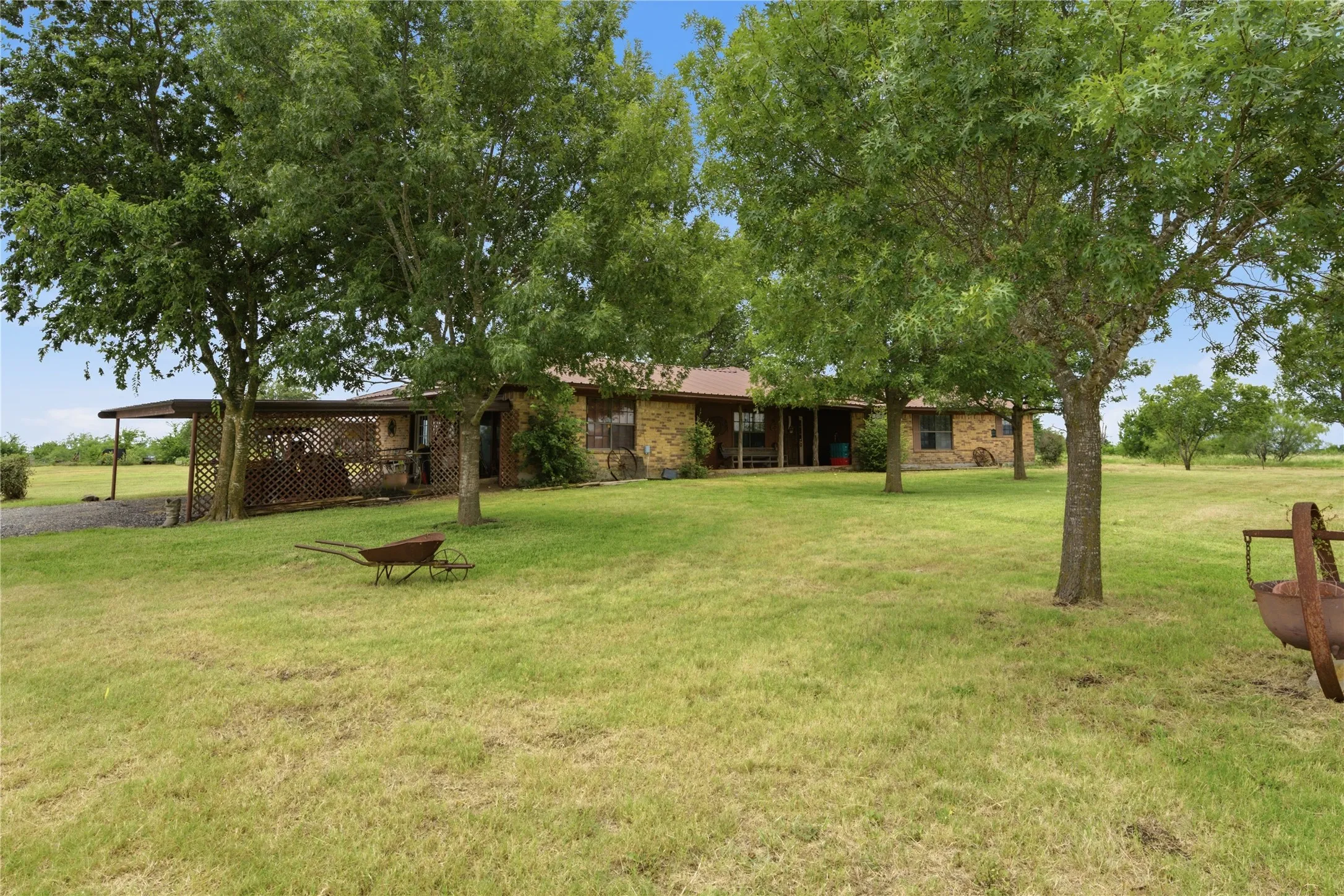 Single Family Residence For Sale in Limestone County , 1594 Lcr 312, Mart, Texas 76664, 5 Bedroom, 3 Bathroom, Garage spaces, 3,200 Sqft, built in 1984, mls#21330761, Real Estate Agent in Mart, Homes For Sale in Limestone county, Homes For Sale in Mart, Realtor in Mart Texas, Real Estate Brokerage Independent Realty Texas, Luminita Cordes Realtor