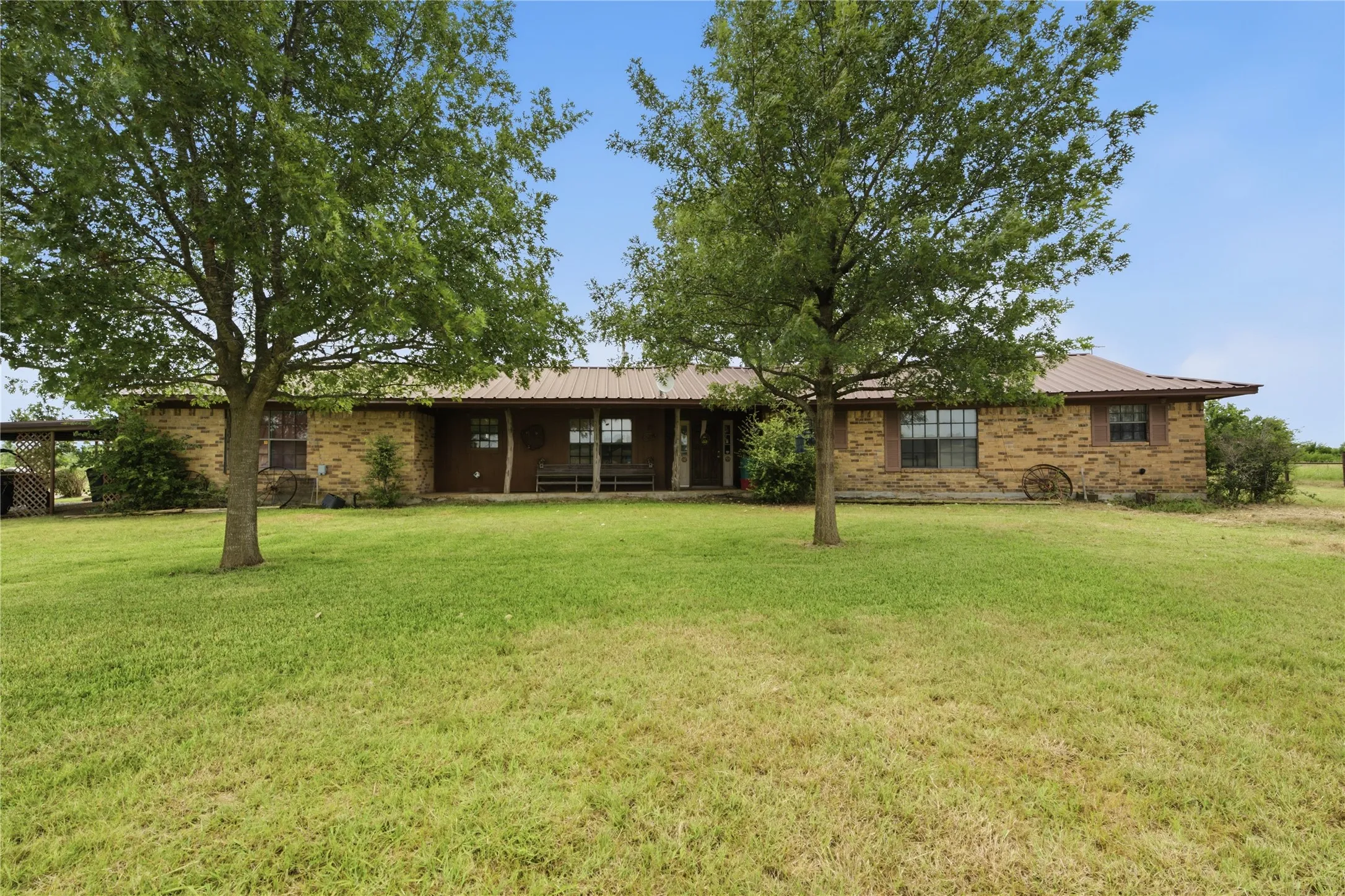 Single Family Residence For Sale in Limestone County , 1594 Lcr 312, Mart, Texas 76664, 5 Bedroom, 3 Bathroom, Garage spaces, 3,200 Sqft, built in 1984, mls#21330761, Real Estate Agent in Mart, Homes For Sale in Limestone county, Homes For Sale in Mart, Realtor in Mart Texas, Real Estate Brokerage Independent Realty Texas, Luminita Cordes Realtor