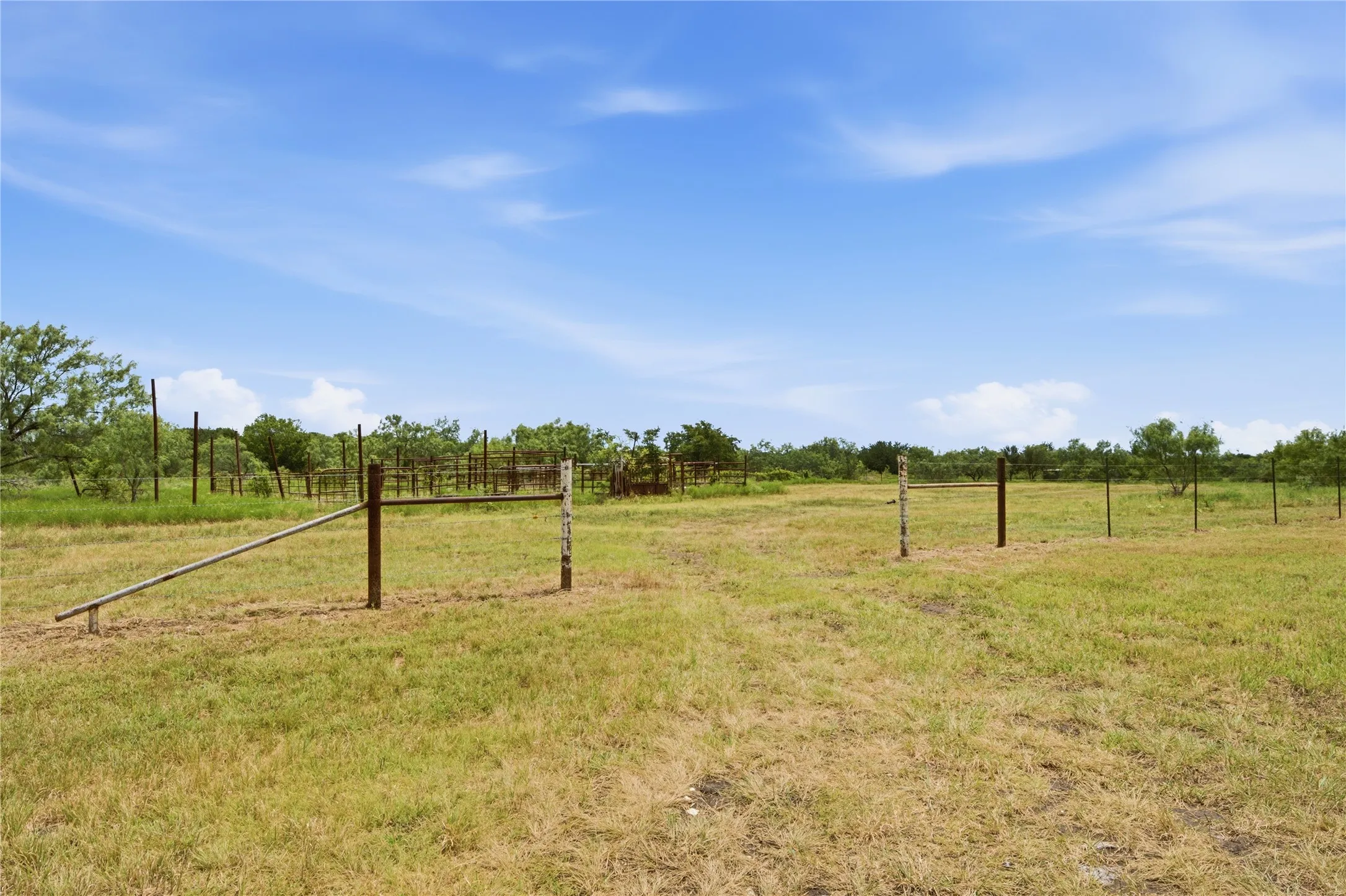 Single Family Residence For Sale in Limestone County , 1594 Lcr 312, Mart, Texas 76664, 5 Bedroom, 3 Bathroom, Garage spaces, 3,200 Sqft, built in 1984, mls#21330761, Real Estate Agent in Mart, Homes For Sale in Limestone county, Homes For Sale in Mart, Realtor in Mart Texas, Real Estate Brokerage Independent Realty Texas, Luminita Cordes Realtor
