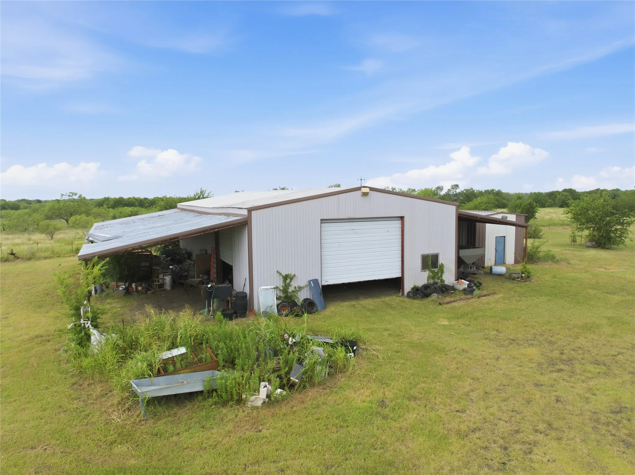 Single Family Residence For Sale in Limestone County , 1594 Lcr 312, Mart, Texas 76664, 5 Bedroom, 3 Bathroom, Garage spaces, 3,200 Sqft, built in 1984, mls#21330761, Real Estate Agent in Mart, Homes For Sale in Limestone county, Homes For Sale in Mart, Realtor in Mart Texas, Real Estate Brokerage Independent Realty Texas, Luminita Cordes Realtor