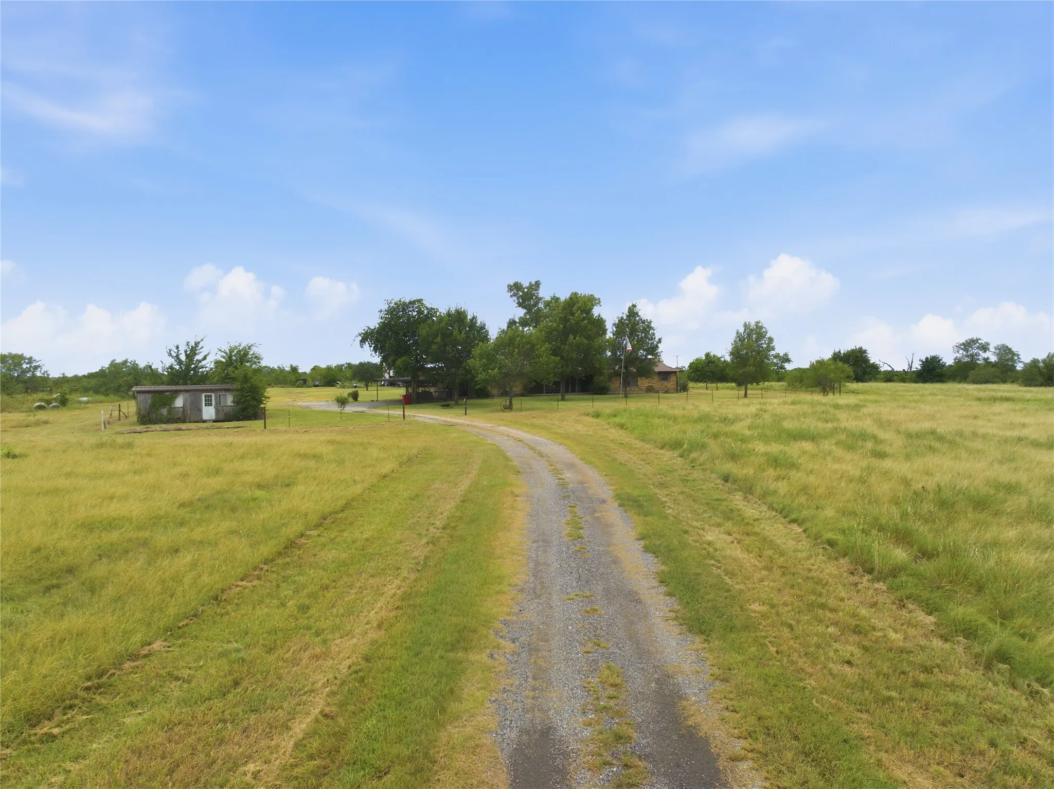 Single Family Residence For Sale in Limestone County , 1594 Lcr 312, Mart, Texas 76664, 5 Bedroom, 3 Bathroom, Garage spaces, 3,200 Sqft, built in 1984, mls#21330761, Real Estate Agent in Mart, Homes For Sale in Limestone county, Homes For Sale in Mart, Realtor in Mart Texas, Real Estate Brokerage Independent Realty Texas, Luminita Cordes Realtor