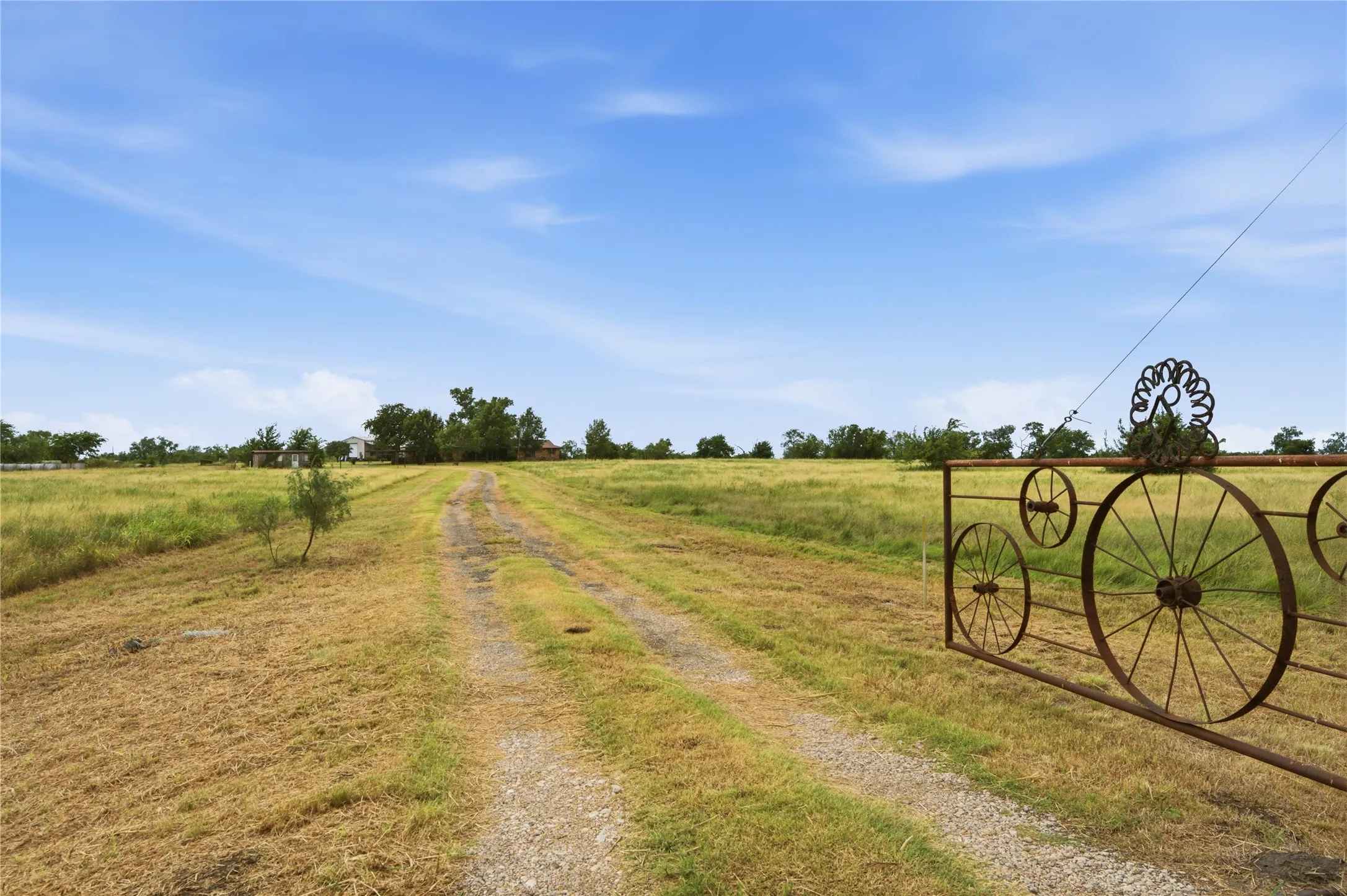 Single Family Residence For Sale in Limestone County , 1594 Lcr 312, Mart, Texas 76664, 5 Bedroom, 3 Bathroom, Garage spaces, 3,200 Sqft, built in 1984, mls#21330761, Real Estate Agent in Mart, Homes For Sale in Limestone county, Homes For Sale in Mart, Realtor in Mart Texas, Real Estate Brokerage Independent Realty Texas, Luminita Cordes Realtor