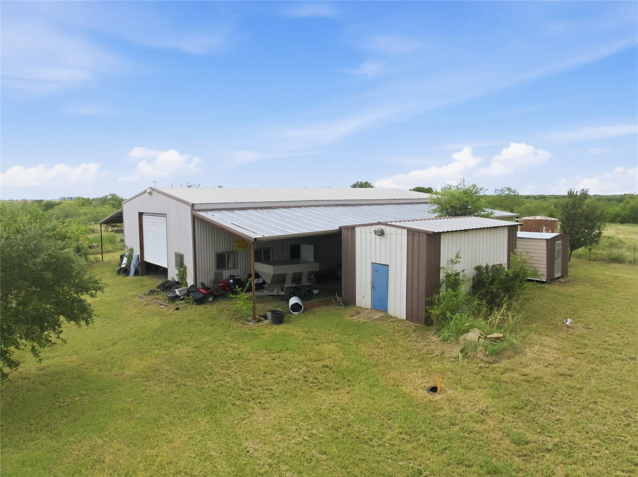 Single Family Residence For Sale in Limestone County , 1594 Lcr 312, Mart, Texas 76664, 5 Bedroom, 3 Bathroom, Garage spaces, 3,200 Sqft, built in 1984, mls#21330761, Real Estate Agent in Mart, Homes For Sale in Limestone county, Homes For Sale in Mart, Realtor in Mart Texas, Real Estate Brokerage Independent Realty Texas, Luminita Cordes Realtor