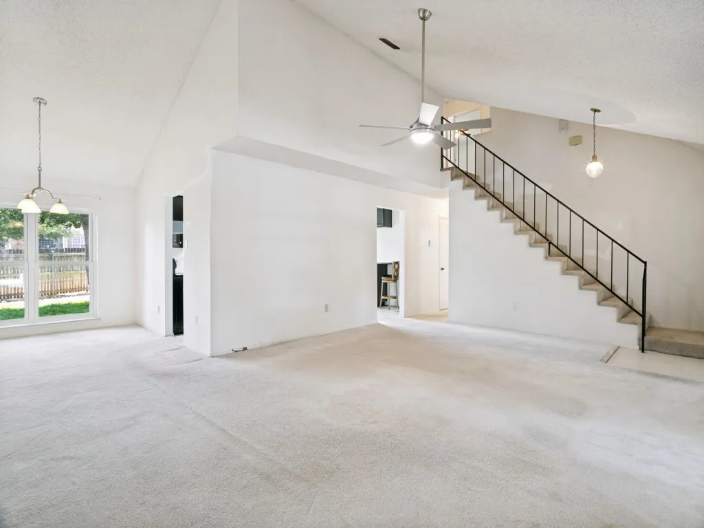 Single Family Residence For Sale in Tarrant County , 1706 Acorn Drive, Euless, Texas 76039, 3 Bedroom, 2 Bathroom, 2 Garage spaces, 1,853 Sqft, built in 1982, mls#21269769, Real Estate Agent in Euless, Homes For Sale in Tarrant county, Homes For Sale in Euless, Realtor in Euless Texas, Real Estate Brokerage Independent Realty Texas, Luminita Cordes Realtor