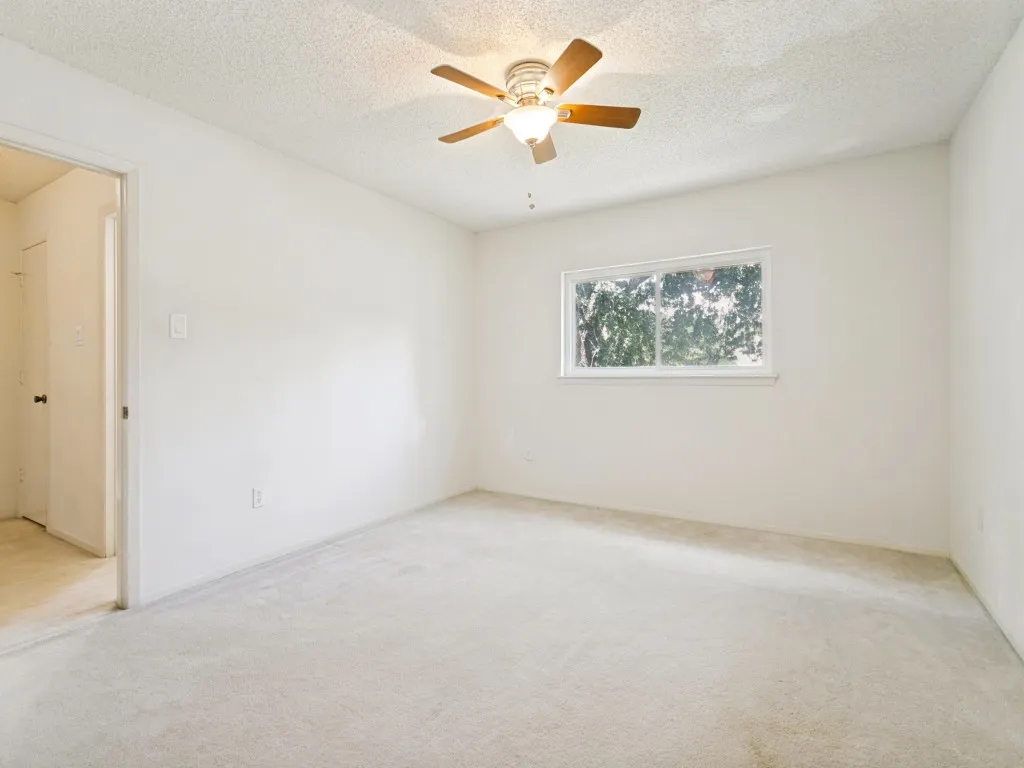Single Family Residence For Sale in Tarrant County , 1706 Acorn Drive, Euless, Texas 76039, 3 Bedroom, 2 Bathroom, 2 Garage spaces, 1,853 Sqft, built in 1982, mls#21269769, Real Estate Agent in Euless, Homes For Sale in Tarrant county, Homes For Sale in Euless, Realtor in Euless Texas, Real Estate Brokerage Independent Realty Texas, Luminita Cordes Realtor