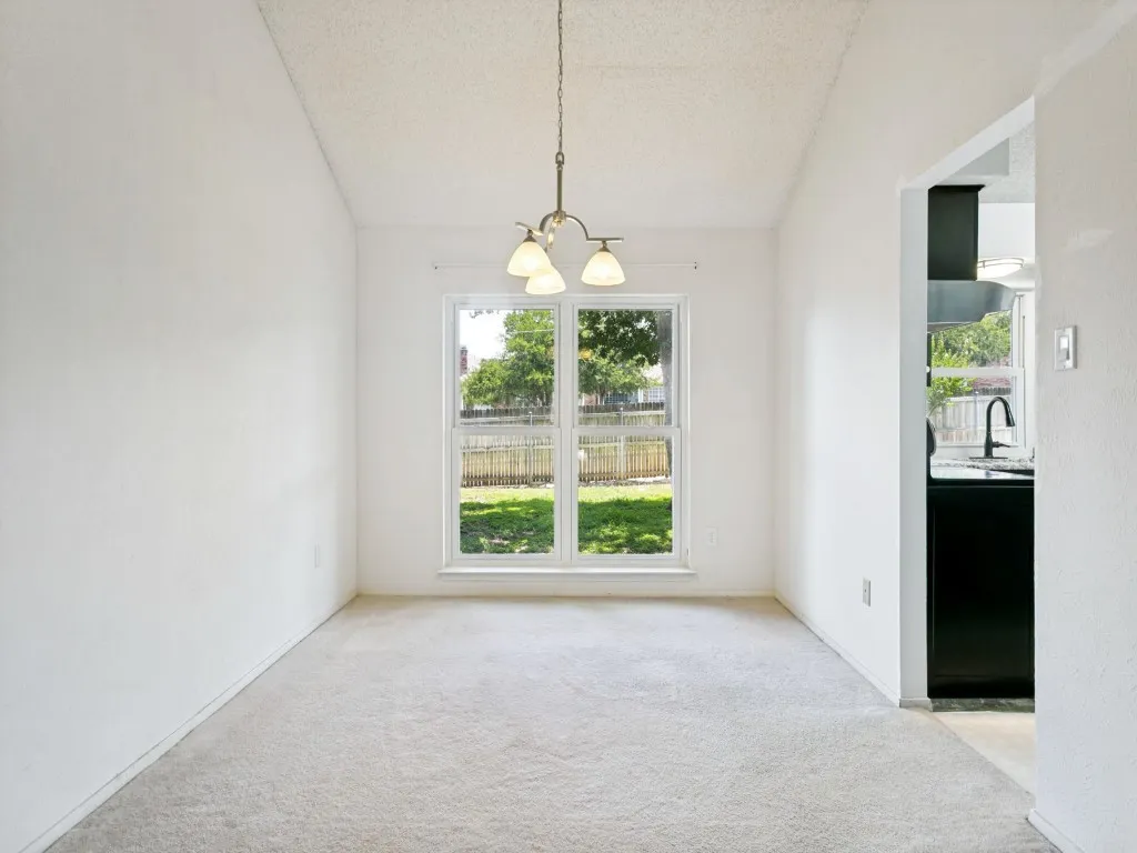 Single Family Residence For Sale in Tarrant County , 1706 Acorn Drive, Euless, Texas 76039, 3 Bedroom, 2 Bathroom, 2 Garage spaces, 1,853 Sqft, built in 1982, mls#21269769, Real Estate Agent in Euless, Homes For Sale in Tarrant county, Homes For Sale in Euless, Realtor in Euless Texas, Real Estate Brokerage Independent Realty Texas, Luminita Cordes Realtor