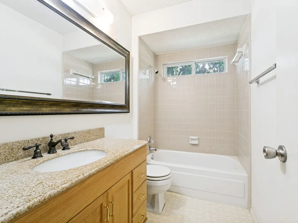 Single Family Residence For Sale in Tarrant County , 1706 Acorn Drive, Euless, Texas 76039, 3 Bedroom, 2 Bathroom, 2 Garage spaces, 1,853 Sqft, built in 1982, mls#21269769, Real Estate Agent in Euless, Homes For Sale in Tarrant county, Homes For Sale in Euless, Realtor in Euless Texas, Real Estate Brokerage Independent Realty Texas, Luminita Cordes Realtor