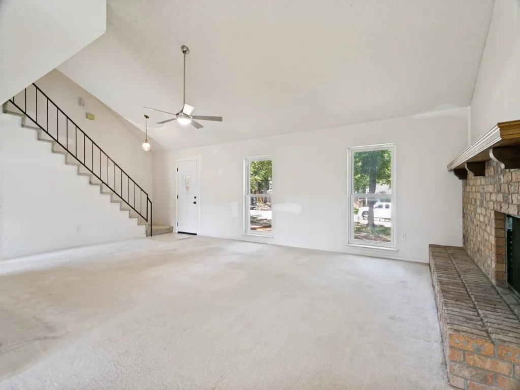 Single Family Residence For Sale in Tarrant County , 1706 Acorn Drive, Euless, Texas 76039, 3 Bedroom, 2 Bathroom, 2 Garage spaces, 1,853 Sqft, built in 1982, mls#21269769, Real Estate Agent in Euless, Homes For Sale in Tarrant county, Homes For Sale in Euless, Realtor in Euless Texas, Real Estate Brokerage Independent Realty Texas, Luminita Cordes Realtor