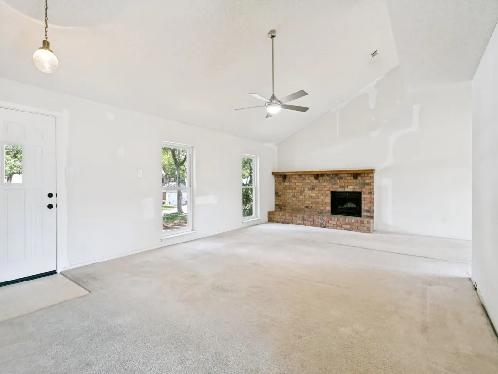 Single Family Residence For Sale in Tarrant County , 1706 Acorn Drive, Euless, Texas 76039, 3 Bedroom, 2 Bathroom, 2 Garage spaces, 1,853 Sqft, built in 1982, mls#21269769, Real Estate Agent in Euless, Homes For Sale in Tarrant county, Homes For Sale in Euless, Realtor in Euless Texas, Real Estate Brokerage Independent Realty Texas, Luminita Cordes Realtor