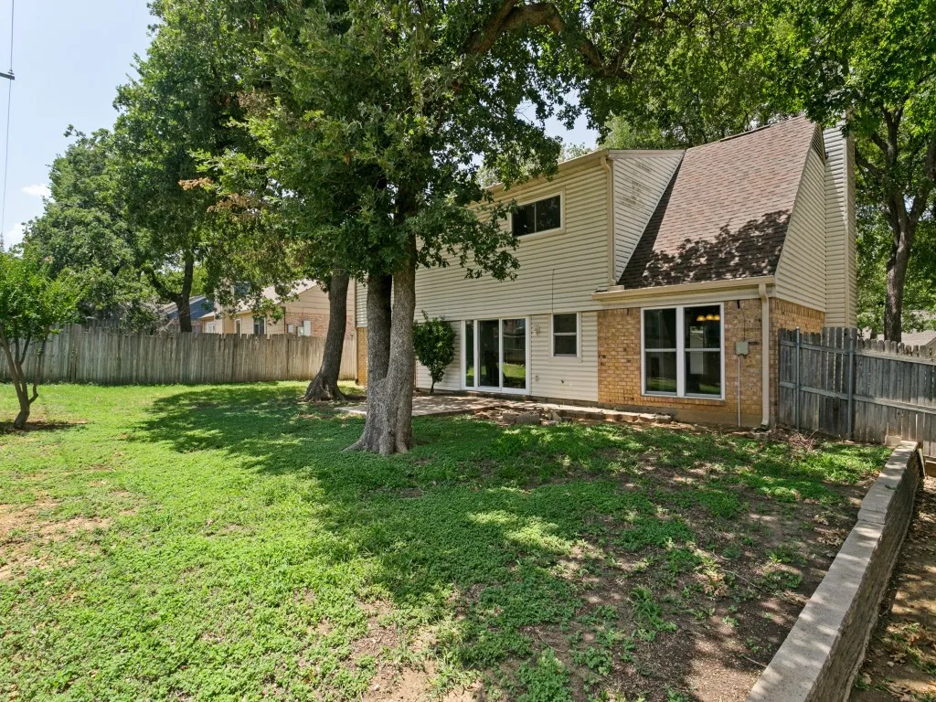 Single Family Residence For Sale in Tarrant County , 1706 Acorn Drive, Euless, Texas 76039, 3 Bedroom, 2 Bathroom, 2 Garage spaces, 1,853 Sqft, built in 1982, mls#21269769, Real Estate Agent in Euless, Homes For Sale in Tarrant county, Homes For Sale in Euless, Realtor in Euless Texas, Real Estate Brokerage Independent Realty Texas, Luminita Cordes Realtor