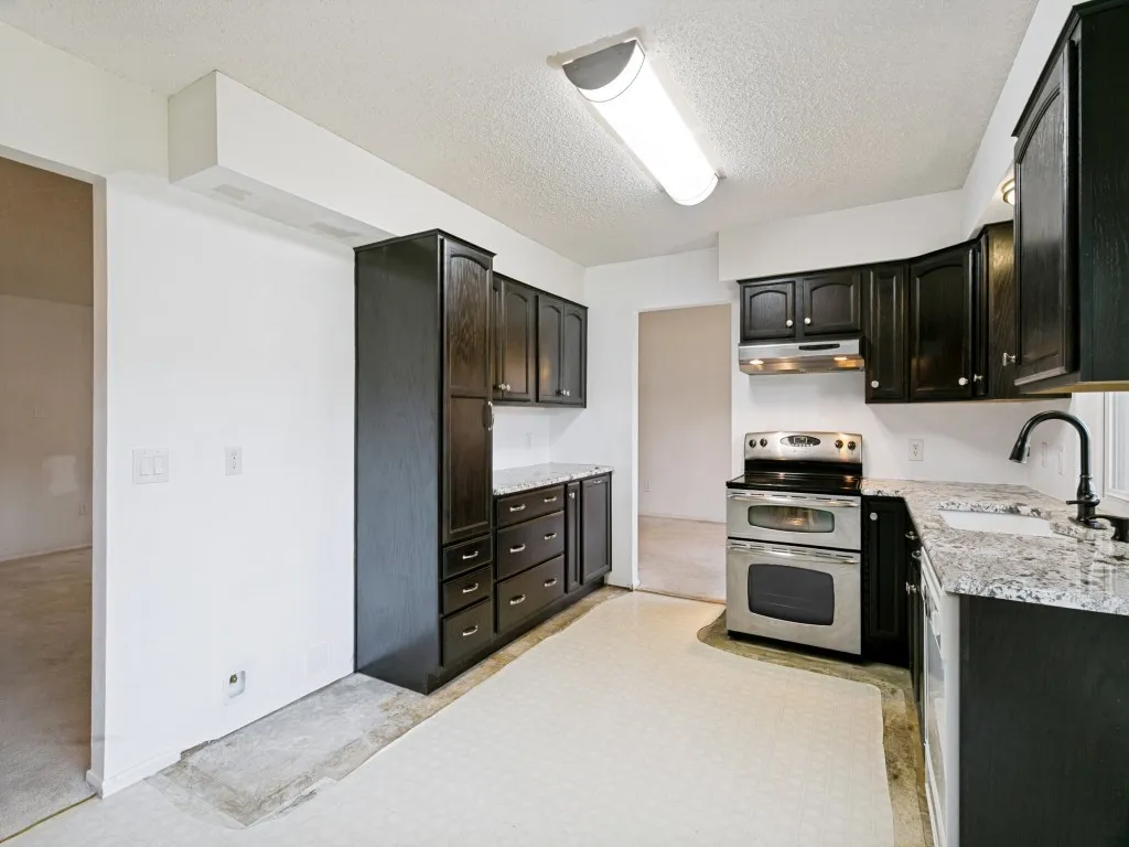 Single Family Residence For Sale in Tarrant County , 1706 Acorn Drive, Euless, Texas 76039, 3 Bedroom, 2 Bathroom, 2 Garage spaces, 1,853 Sqft, built in 1982, mls#21269769, Real Estate Agent in Euless, Homes For Sale in Tarrant county, Homes For Sale in Euless, Realtor in Euless Texas, Real Estate Brokerage Independent Realty Texas, Luminita Cordes Realtor