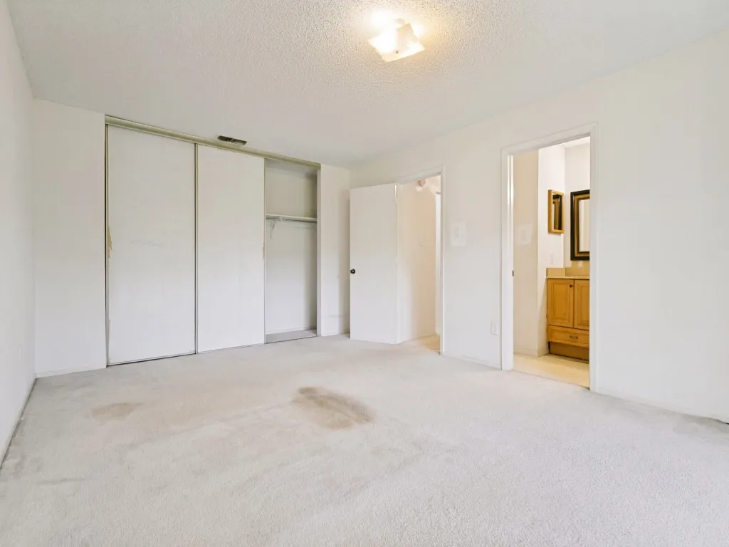 Single Family Residence For Sale in Tarrant County , 1706 Acorn Drive, Euless, Texas 76039, 3 Bedroom, 2 Bathroom, 2 Garage spaces, 1,853 Sqft, built in 1982, mls#21269769, Real Estate Agent in Euless, Homes For Sale in Tarrant county, Homes For Sale in Euless, Realtor in Euless Texas, Real Estate Brokerage Independent Realty Texas, Luminita Cordes Realtor
