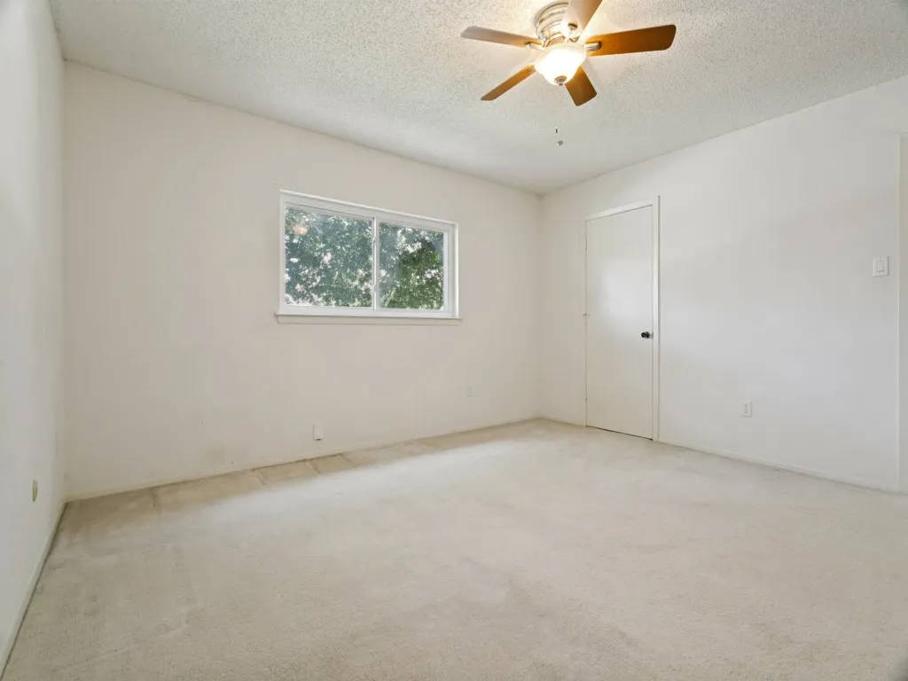 Single Family Residence For Sale in Tarrant County , 1706 Acorn Drive, Euless, Texas 76039, 3 Bedroom, 2 Bathroom, 2 Garage spaces, 1,853 Sqft, built in 1982, mls#21269769, Real Estate Agent in Euless, Homes For Sale in Tarrant county, Homes For Sale in Euless, Realtor in Euless Texas, Real Estate Brokerage Independent Realty Texas, Luminita Cordes Realtor
