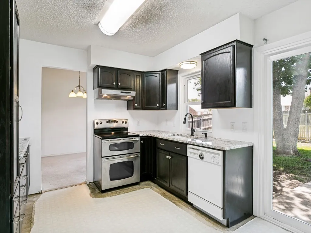 Single Family Residence For Sale in Tarrant County , 1706 Acorn Drive, Euless, Texas 76039, 3 Bedroom, 2 Bathroom, 2 Garage spaces, 1,853 Sqft, built in 1982, mls#21269769, Real Estate Agent in Euless, Homes For Sale in Tarrant county, Homes For Sale in Euless, Realtor in Euless Texas, Real Estate Brokerage Independent Realty Texas, Luminita Cordes Realtor