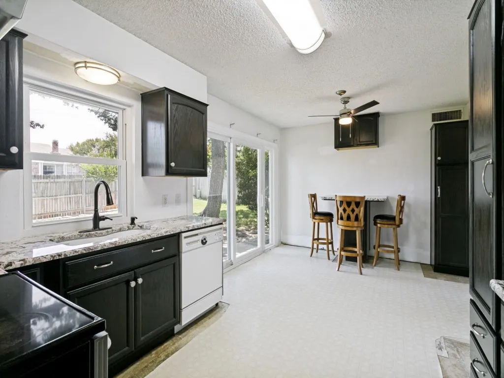 Single Family Residence For Sale in Tarrant County , 1706 Acorn Drive, Euless, Texas 76039, 3 Bedroom, 2 Bathroom, 2 Garage spaces, 1,853 Sqft, built in 1982, mls#21269769, Real Estate Agent in Euless, Homes For Sale in Tarrant county, Homes For Sale in Euless, Realtor in Euless Texas, Real Estate Brokerage Independent Realty Texas, Luminita Cordes Realtor