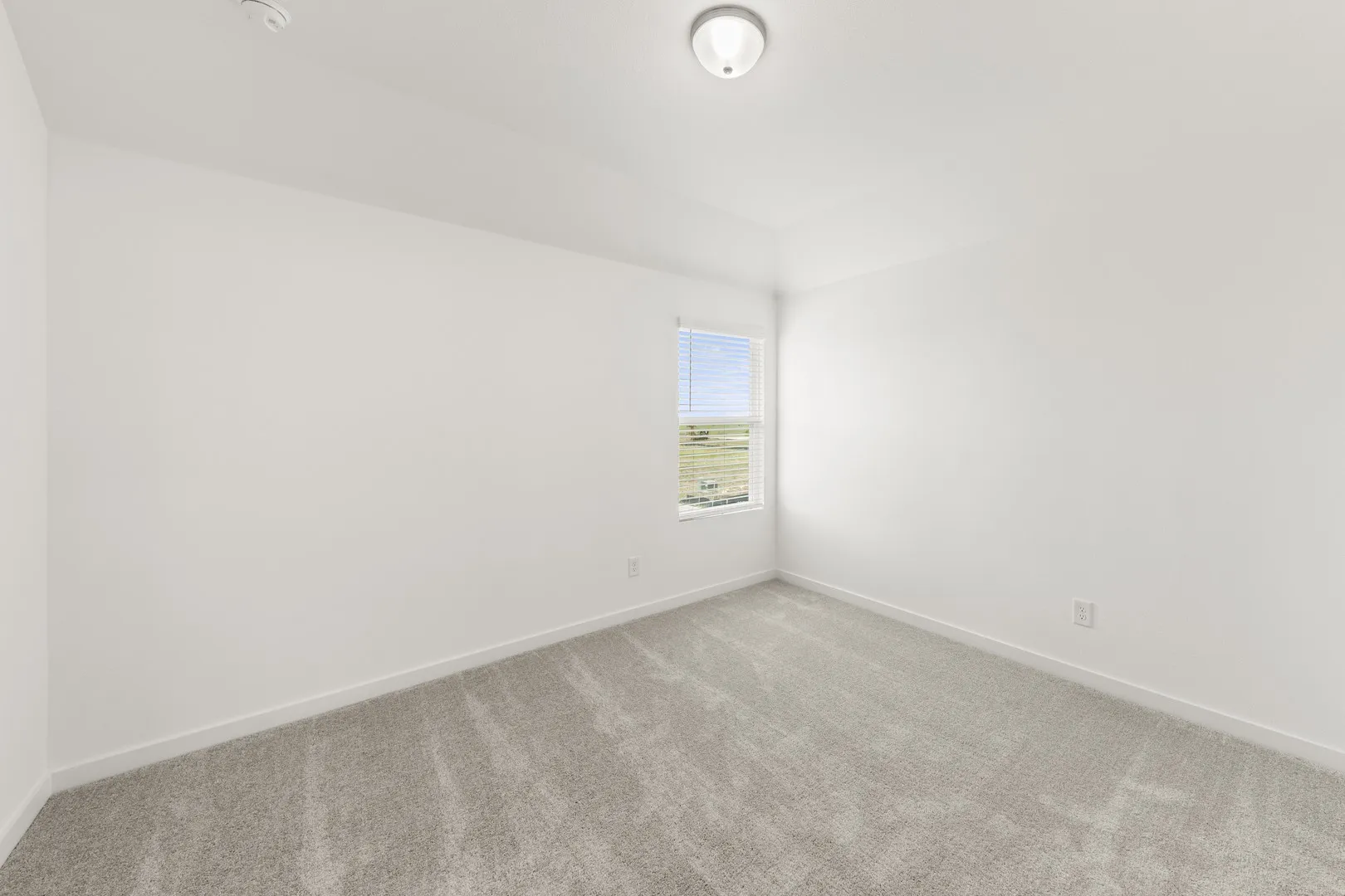 19. 3312 Red Hill - Bed 2