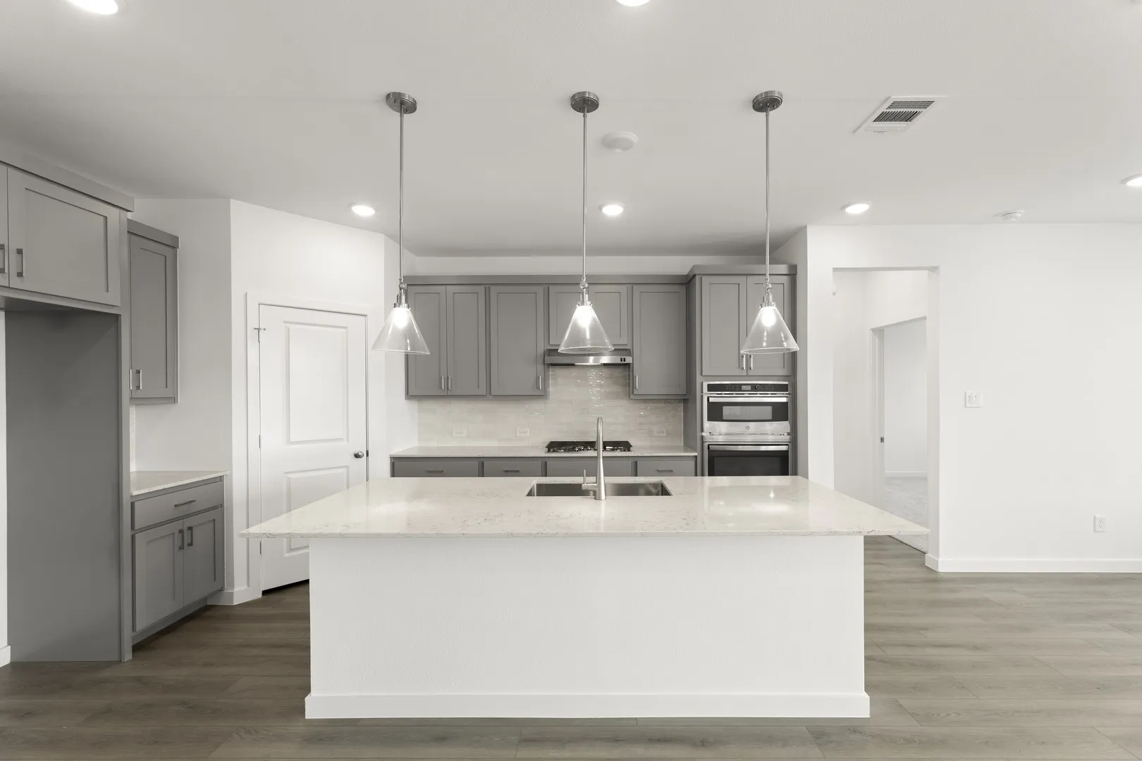 06. 3312 Red Hill - Kitchen