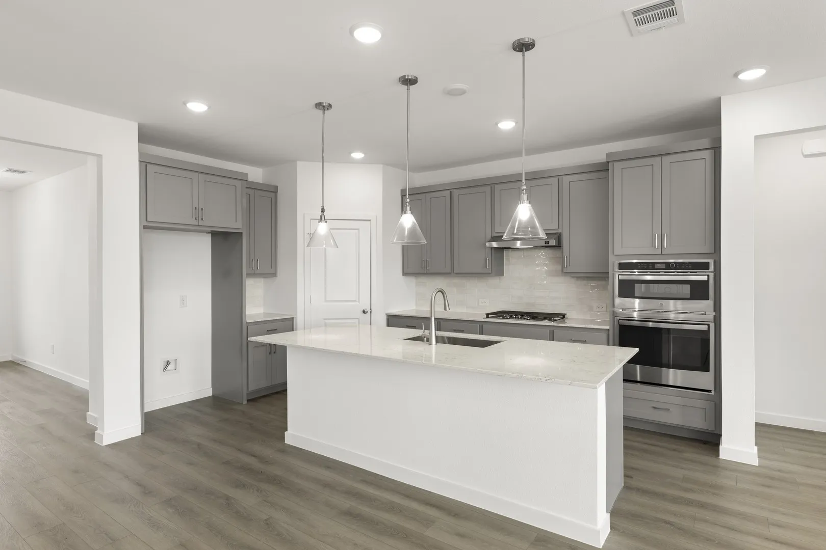 07. 3312 Red Hill - Kitchen (2)