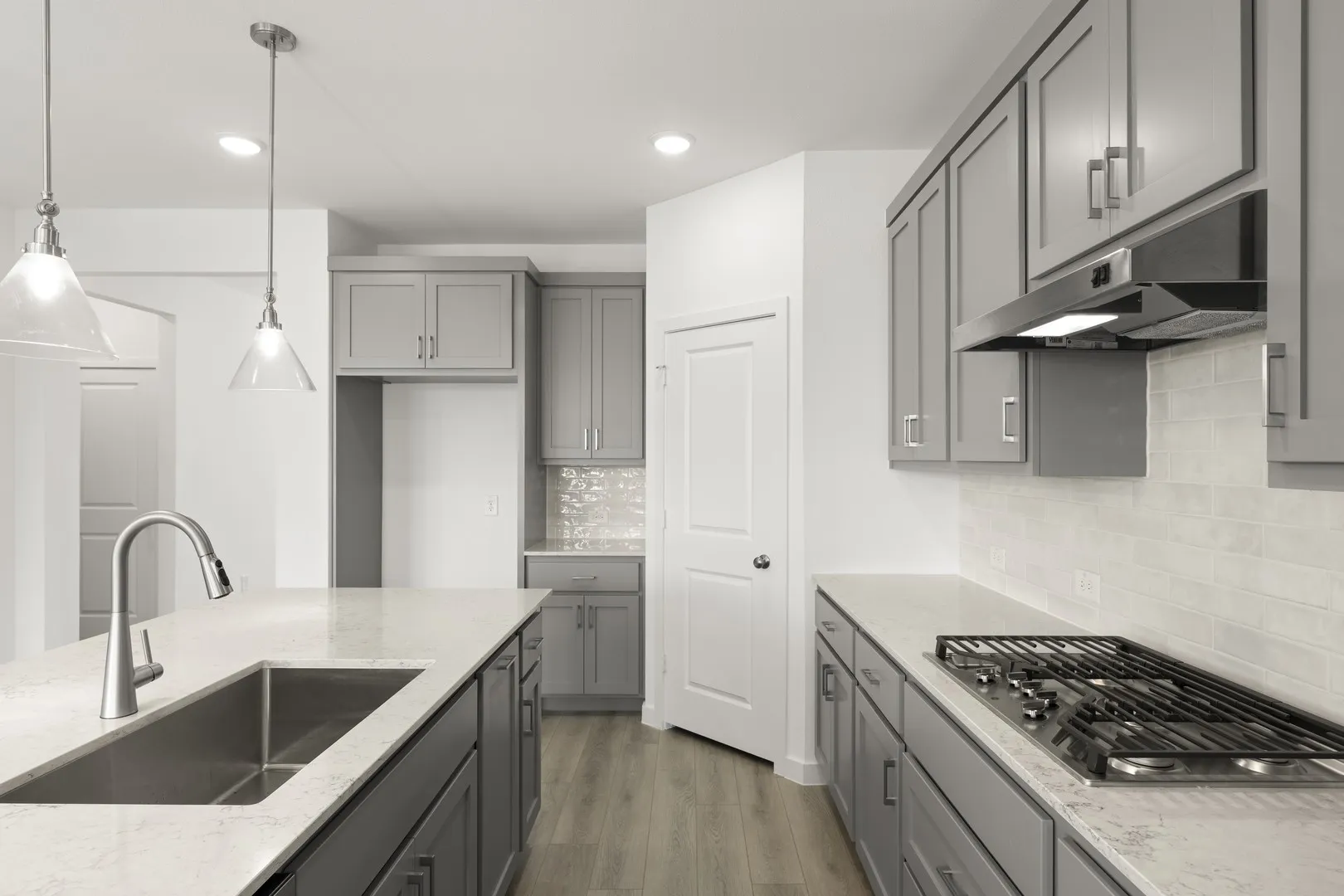 08. 3312 Red Hill - Kitchen (3)