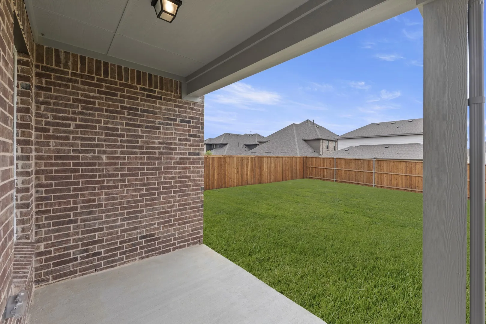 25. 3312 Red Hill - Patio
