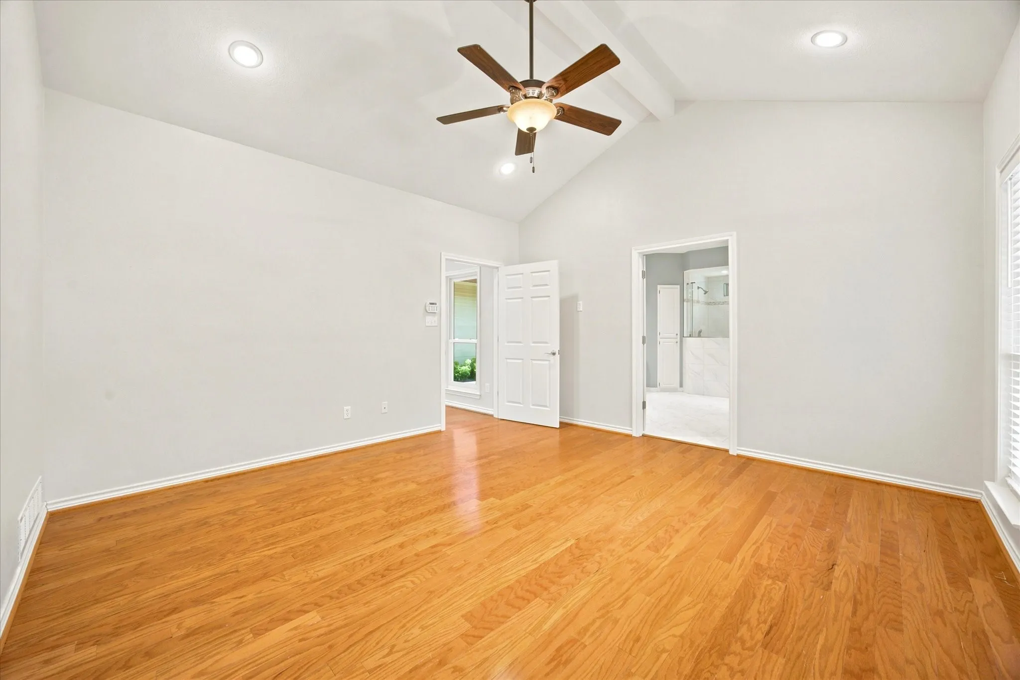 Single Family Residence For Sale in Rockwall County , 1615 Shores Boulevard, Rockwall, Texas 75087, 4 Bedroom, 3 Bathroom, 2 Garage spaces, 2,348 Sqft, built in 1987, mls#21328495, Real Estate Agent in Rockwall, Homes For Sale in Rockwall county, Homes For Sale in Rockwall, Realtor in Rockwall Texas, Real Estate Brokerage Independent Realty Texas, Luminita Cordes Realtor