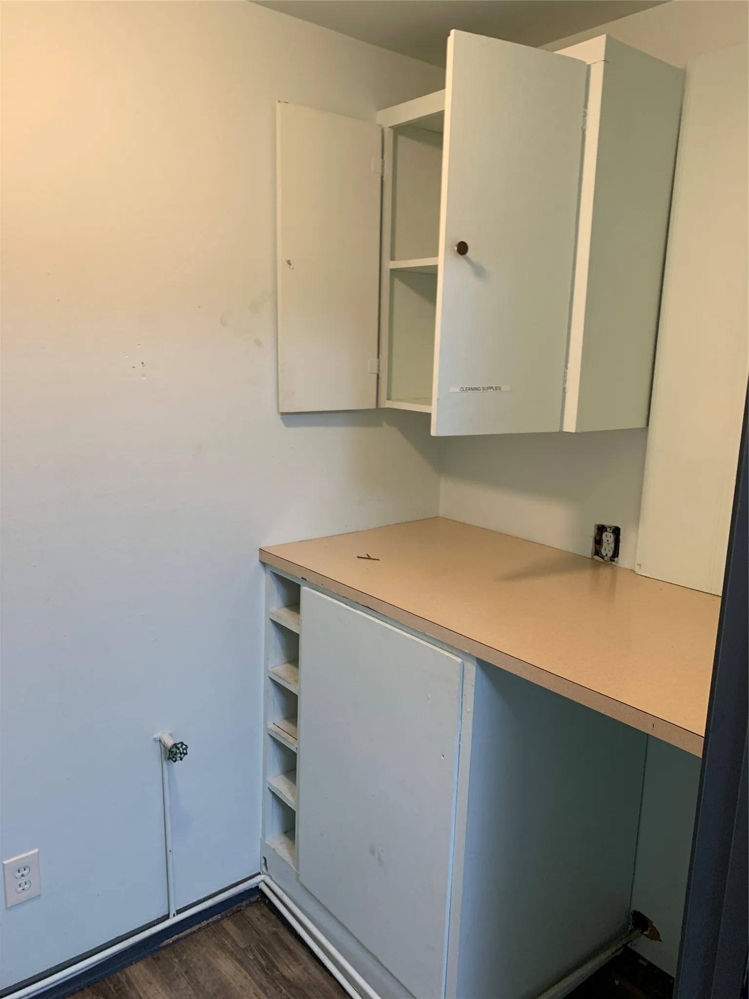 Office For Sale in Henderson County , 201 US Highway 175 Street W, Athens, Texas 75751, 0, 0, Garage spaces, 0 Sqft, built in 1960, mls#21331071, Real Estate Agent in Athens, Homes For Sale in Henderson county, Homes For Sale in Athens, Realtor in Athens Texas, Real Estate Brokerage Independent Realty Texas, Luminita Cordes Realtor