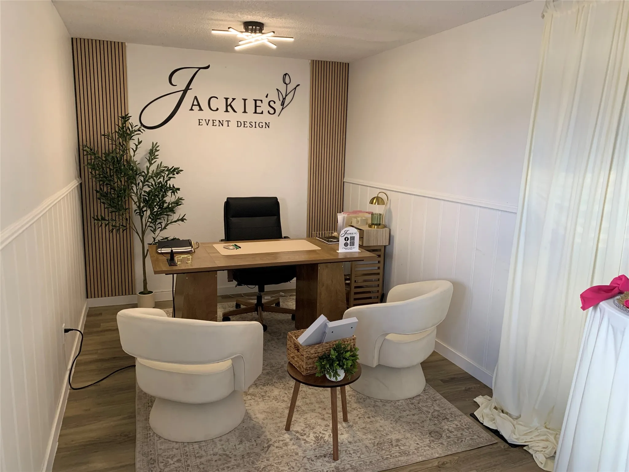 Office For Sale in Henderson County , 201 US Highway 175 Street W, Athens, Texas 75751, 0, 0, Garage spaces, 0 Sqft, built in 1960, mls#21331071, Real Estate Agent in Athens, Homes For Sale in Henderson county, Homes For Sale in Athens, Realtor in Athens Texas, Real Estate Brokerage Independent Realty Texas, Luminita Cordes Realtor