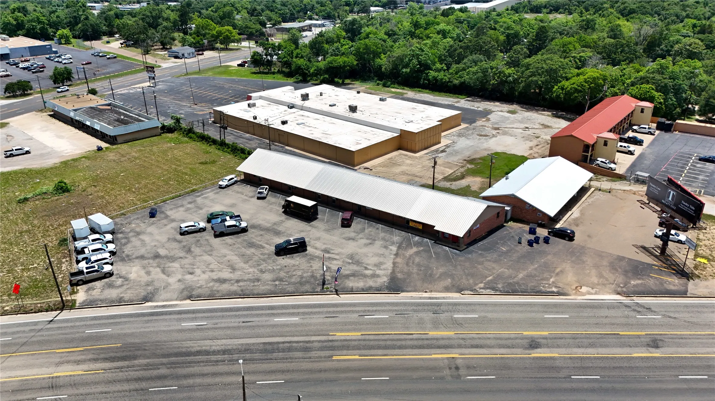 Office For Sale in Henderson County , 201 US Highway 175 Street W, Athens, Texas 75751, 0, 0, Garage spaces, 0 Sqft, built in 1960, mls#21331071, Real Estate Agent in Athens, Homes For Sale in Henderson county, Homes For Sale in Athens, Realtor in Athens Texas, Real Estate Brokerage Independent Realty Texas, Luminita Cordes Realtor