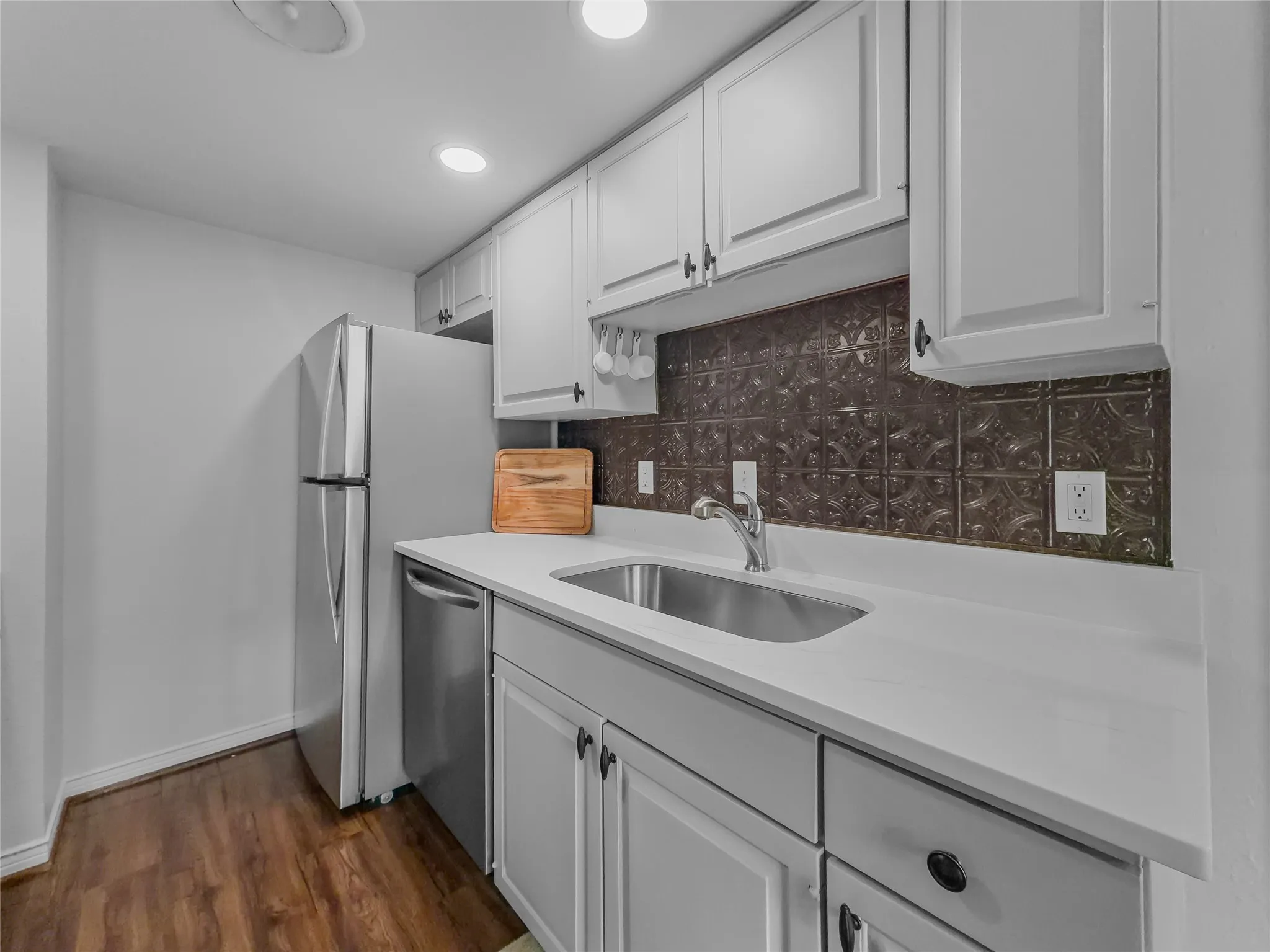 Condominium For Sale in Dallas County , 15922 Club Crest Drive 2107, Dallas, Texas 75248, 1 Bedroom, 1 Bathroom, Garage spaces, 691 Sqft, built in 1968, mls#21331014, Real Estate Agent in Dallas, Homes For Sale in Dallas county, Homes For Sale in Dallas, Realtor in Dallas Texas, Real Estate Brokerage Independent Realty Texas, Luminita Cordes Realtor